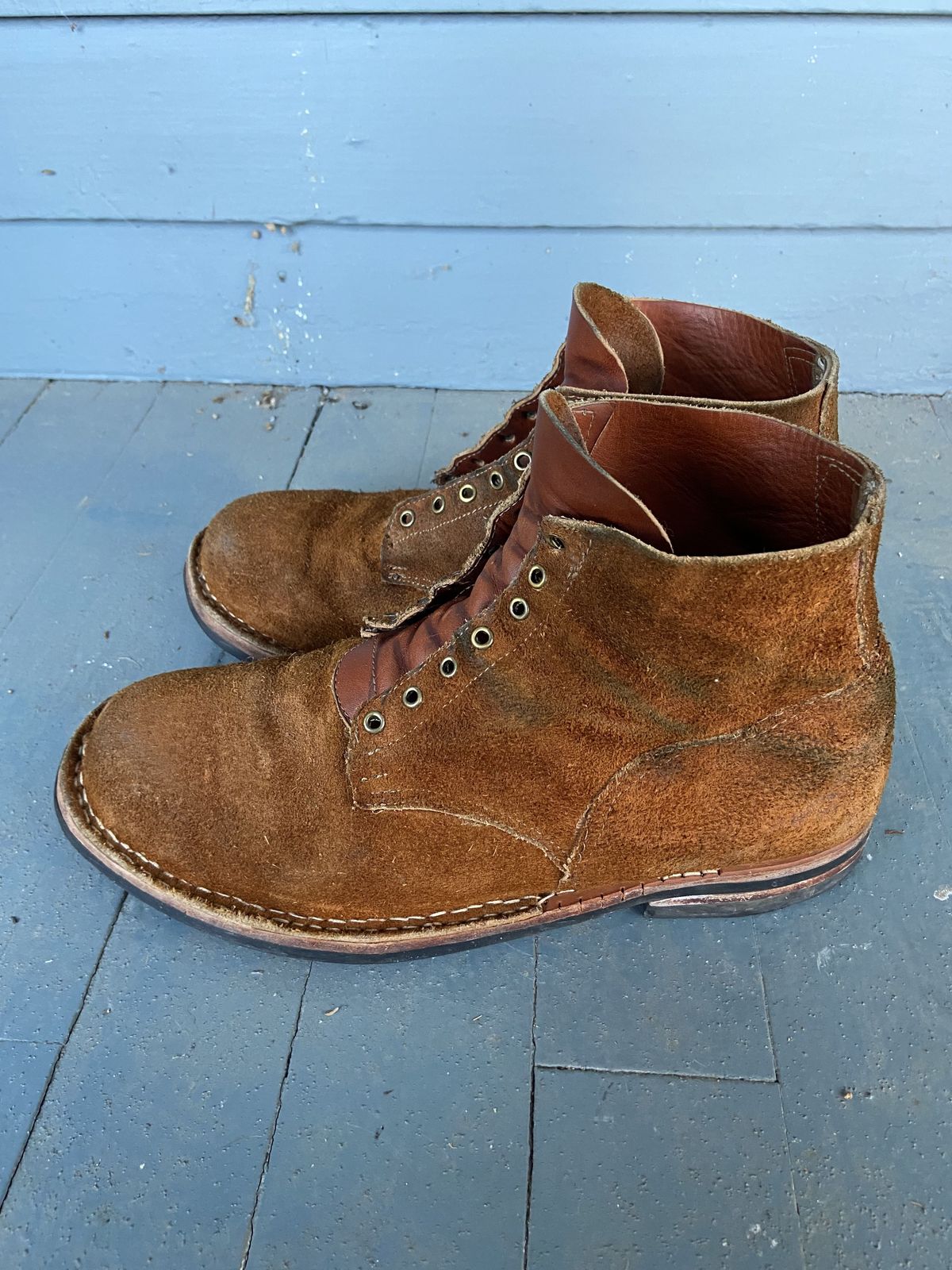 Photo by patinathunderdome on February 5, 2022 of the Old Scratch Boots Mark 1 in Seidel Tobacco Stampede Roughout.