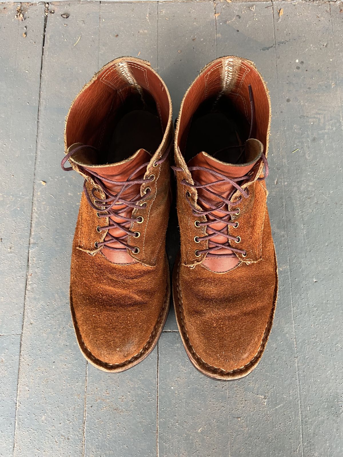Photo by patinathunderdome on March 4, 2022 of the Old Scratch Boots Mark 1 in Seidel Tobacco Stampede Roughout.