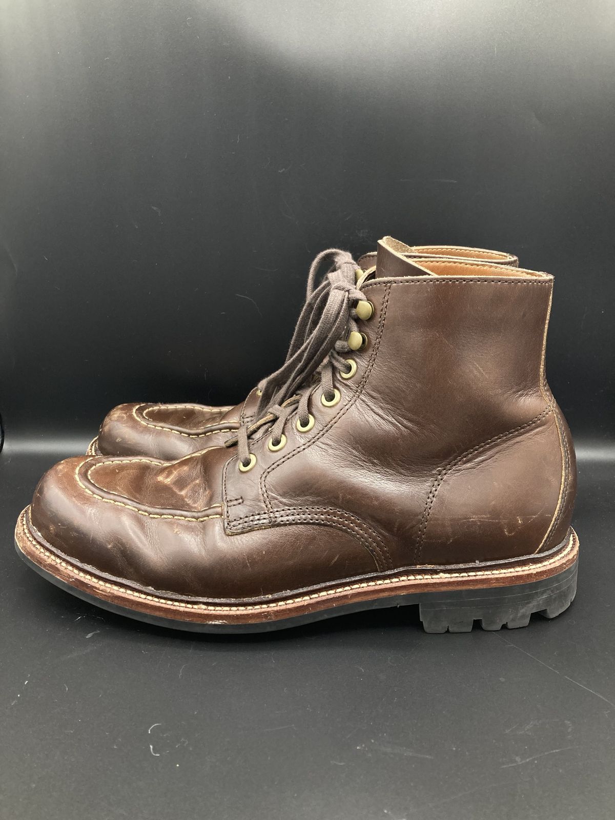 Photo by patinathunderdome on November 6, 2021 of the Grant Stone Brass Boot in Horween Crimson Chromexcel.