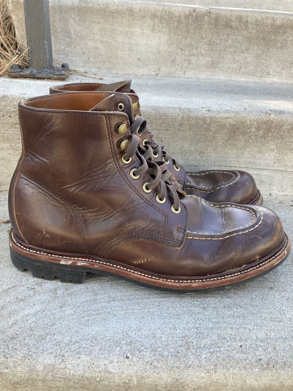 Photo by patinathunderdome on December 5, 2021 of the Grant Stone Brass Boot in Horween Crimson Chromexcel.