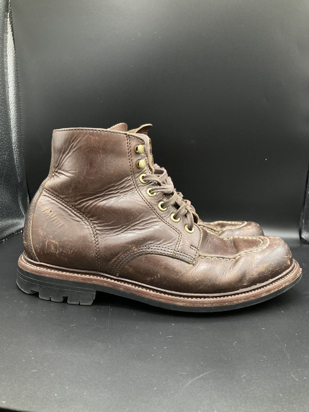 Photo by patinathunderdome on February 5, 2022 of the Grant Stone Brass Boot in Horween Crimson Chromexcel.