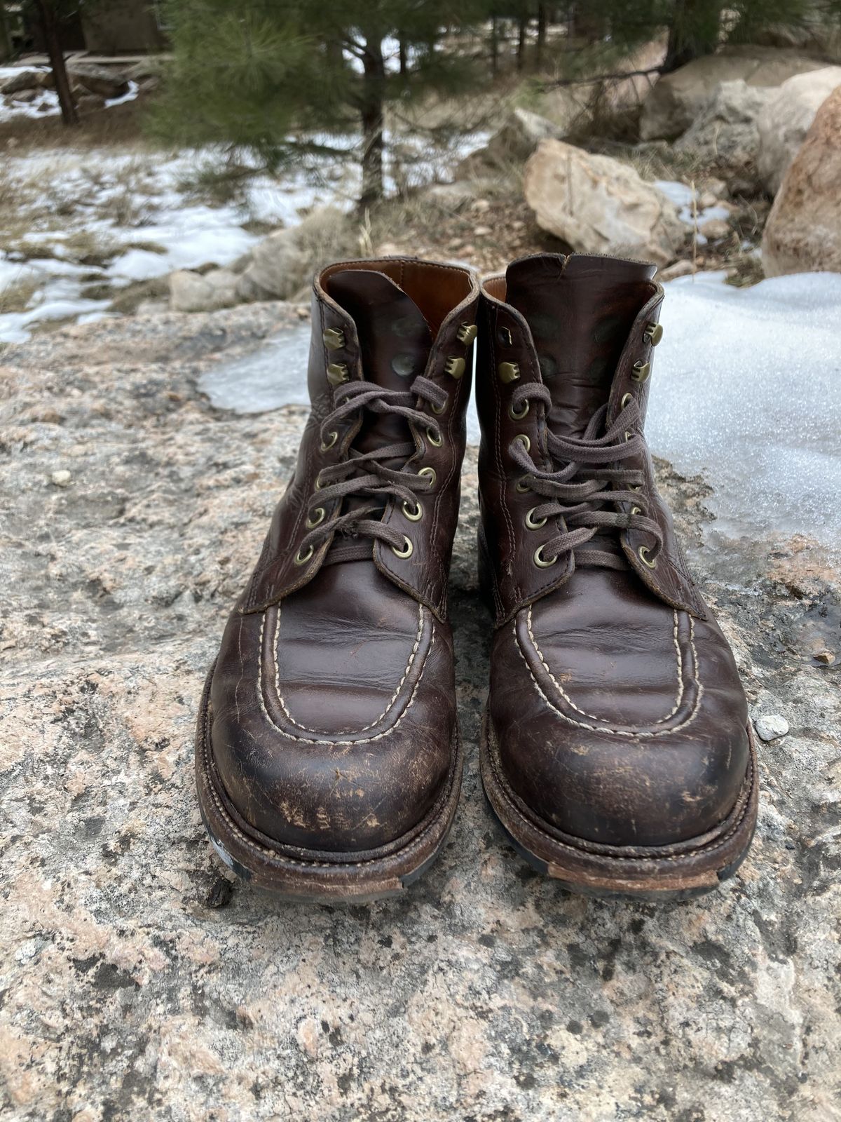 Photo by patinathunderdome on March 4, 2022 of the Grant Stone Brass Boot in Horween Crimson Chromexcel.