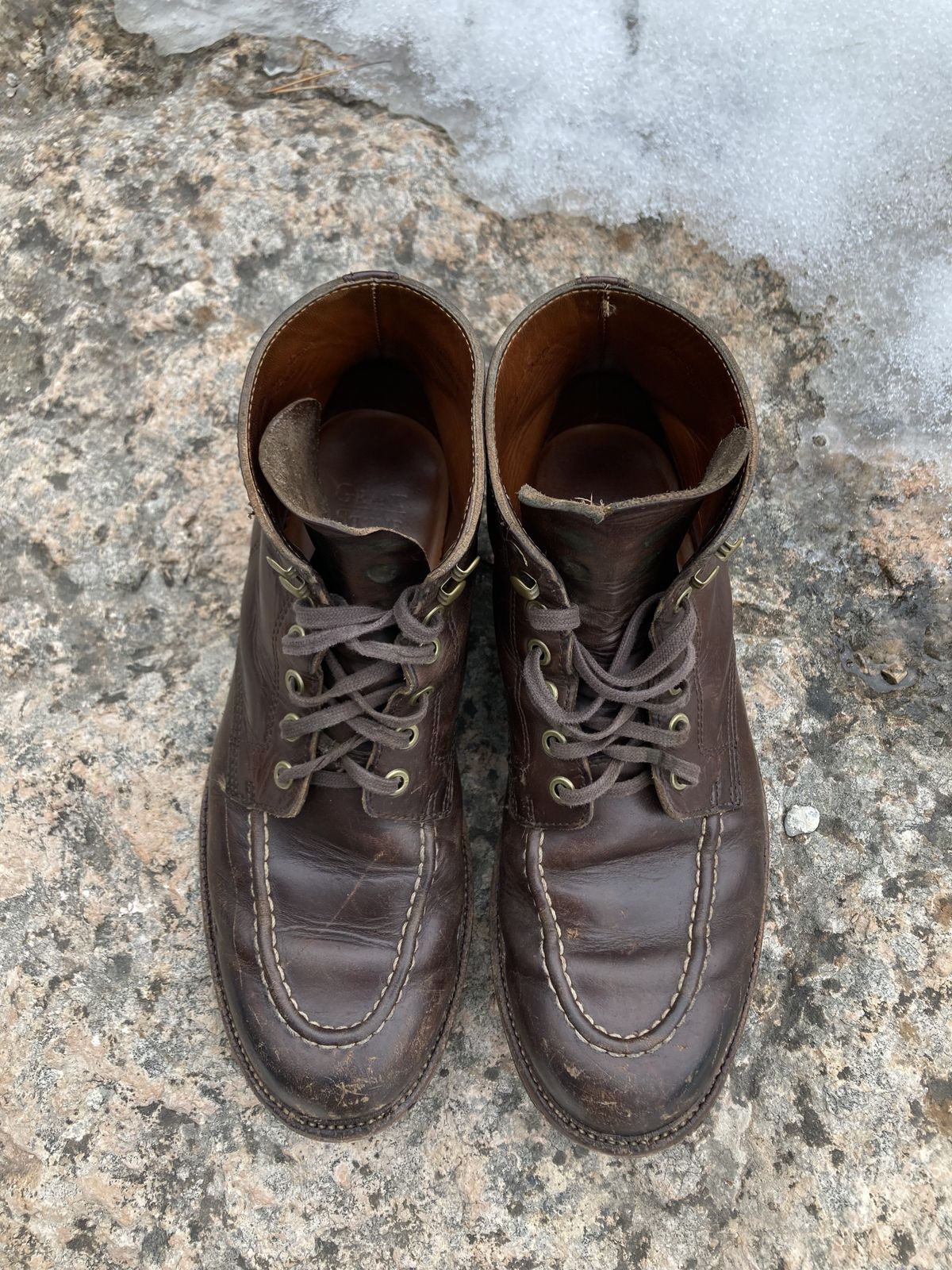 Photo by patinathunderdome on March 4, 2022 of the Grant Stone Brass Boot in Horween Crimson Chromexcel.