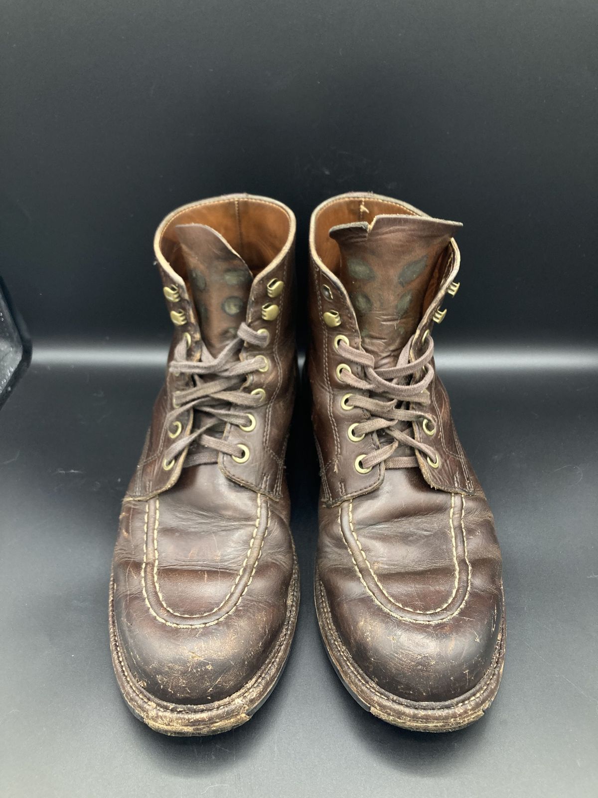 Photo by patinathunderdome on April 5, 2022 of the Grant Stone Brass Boot in Horween Crimson Chromexcel.