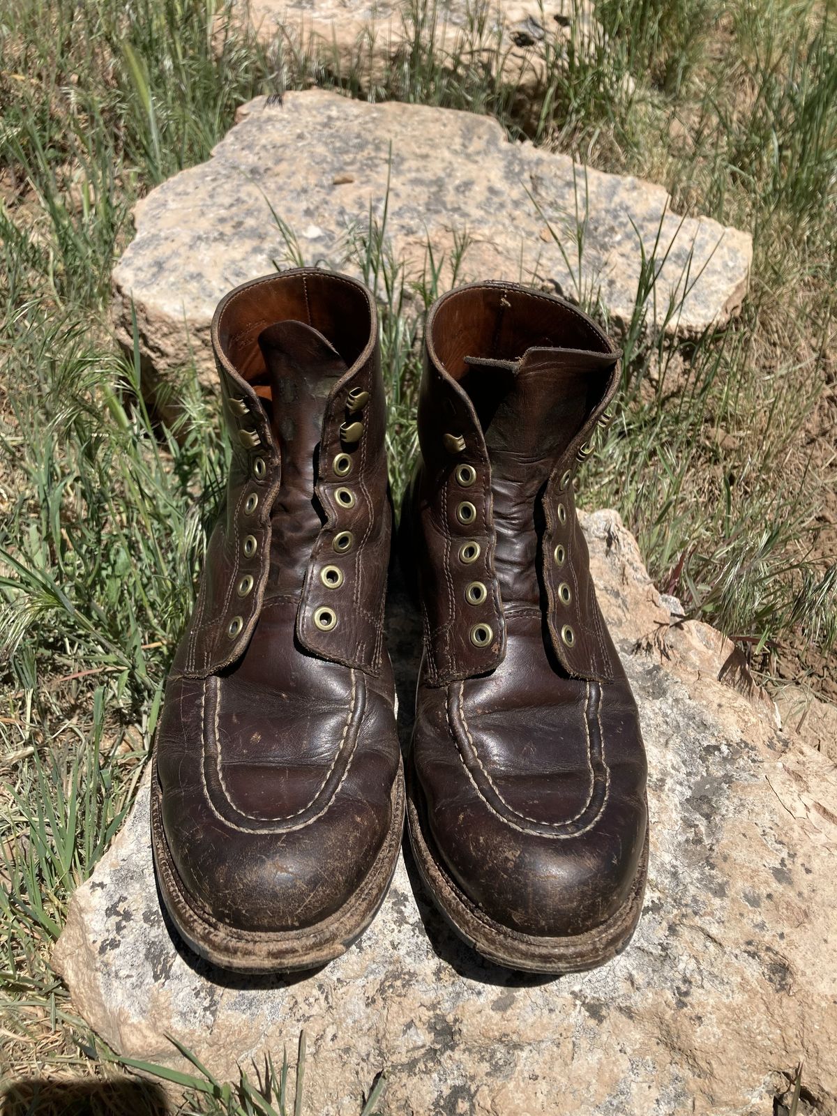 Photo by patinathunderdome on May 6, 2022 of the Grant Stone Brass Boot in Horween Crimson Chromexcel.