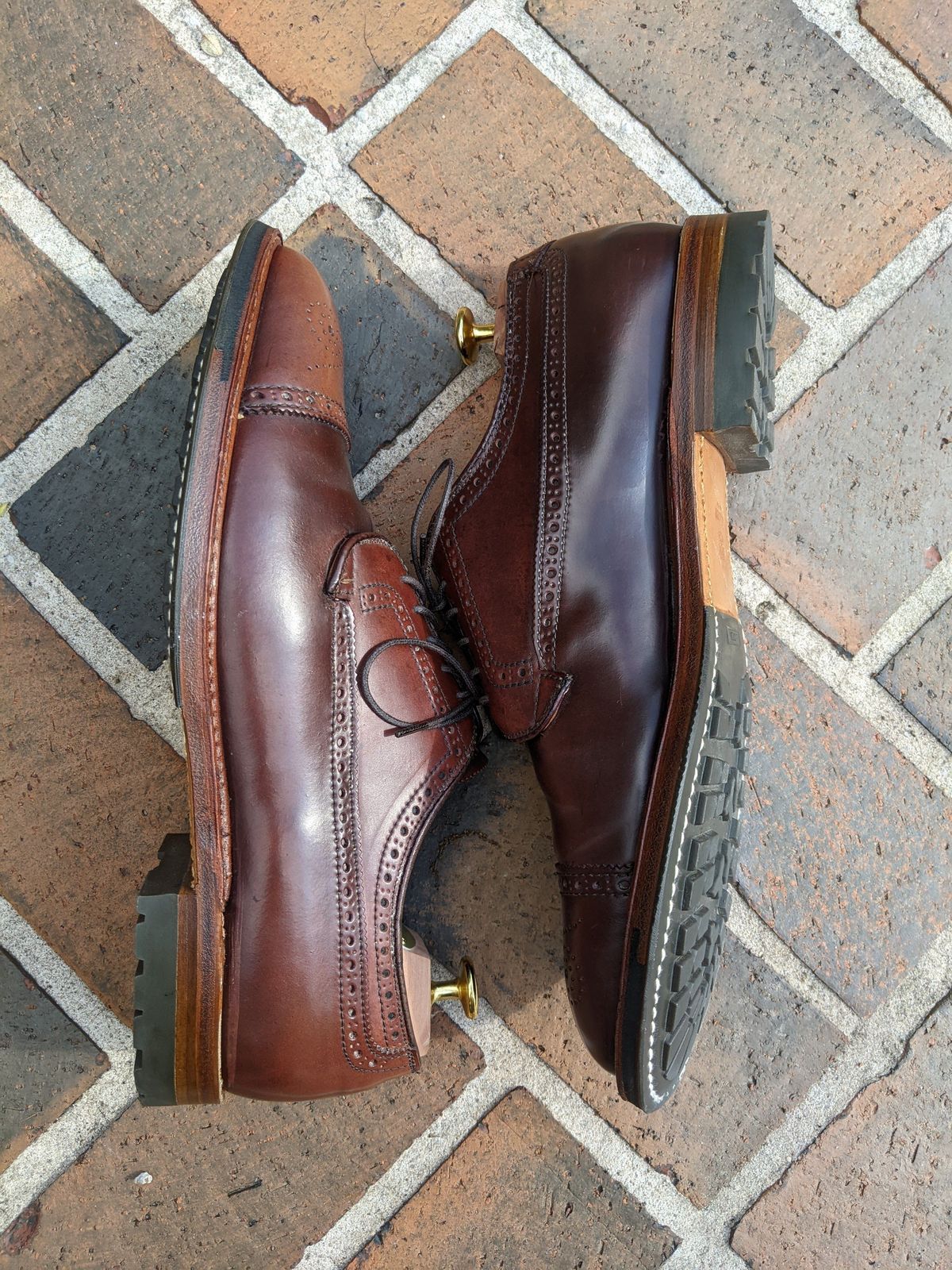 Photo by patinathunderdome on May 4, 2022 of the Alden Atom Blucher in Horween Color 8 Shell Cordovan.