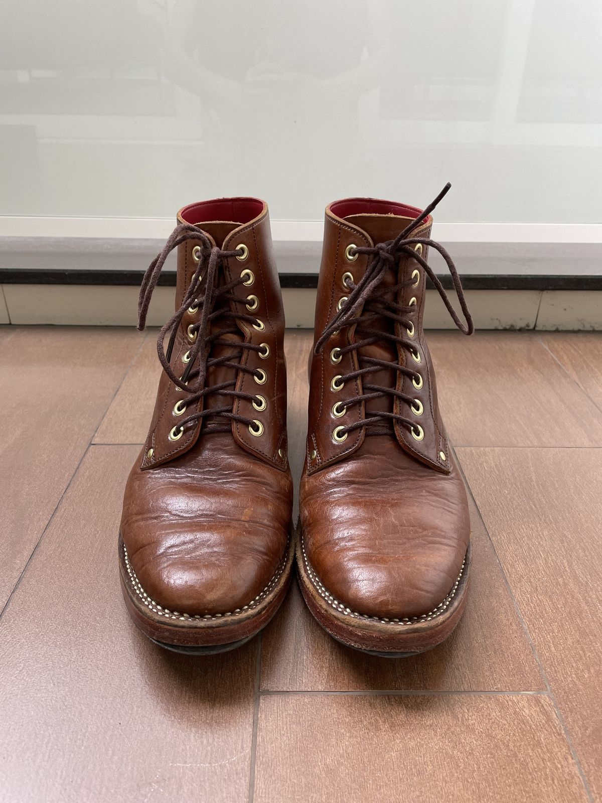 Photo by patinathunderdome on December 4, 2021 of the Benzein TDD-01 Boot in Shinki Brown Oiled Horsebutt.