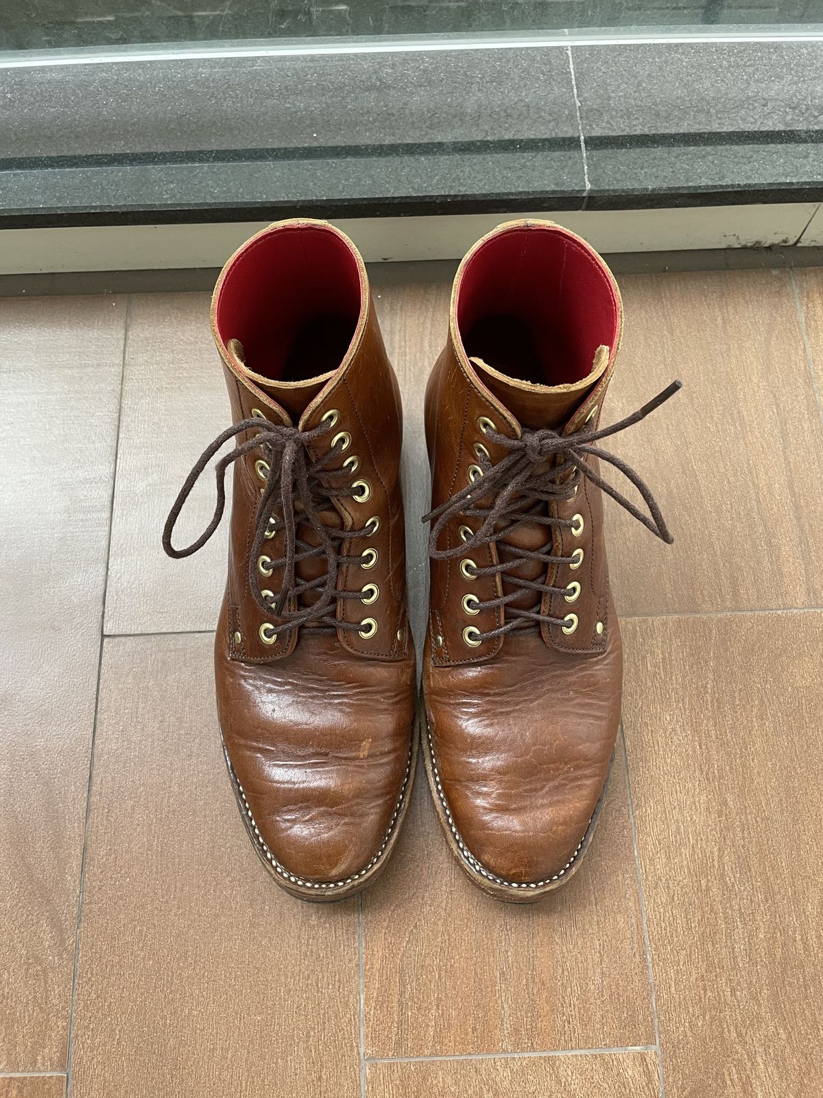 Photo by patinathunderdome on December 4, 2021 of the Benzein TDD-01 Boot in Shinki Brown Oiled Horsebutt.