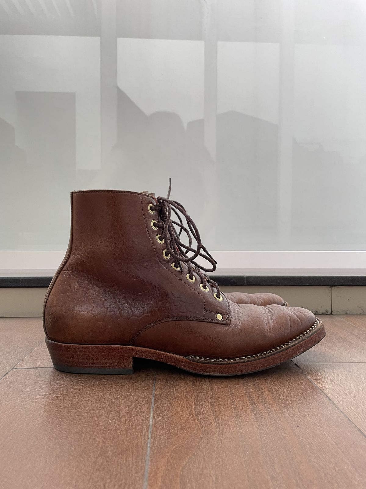 Photo by patinathunderdome on December 4, 2021 of the Benzein TDD-01 Boot in Shinki Brown Oiled Horsebutt.