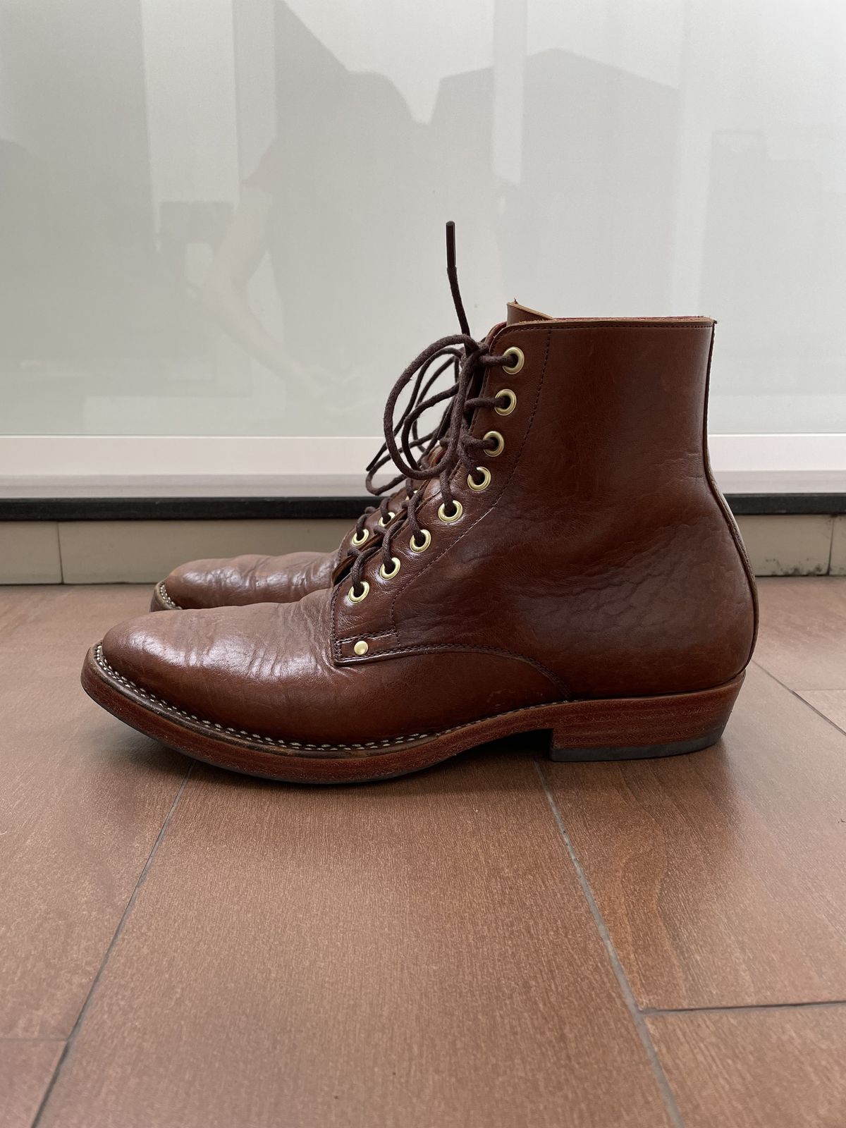 Photo by patinathunderdome on December 4, 2021 of the Benzein TDD-01 Boot in Shinki Brown Oiled Horsebutt.
