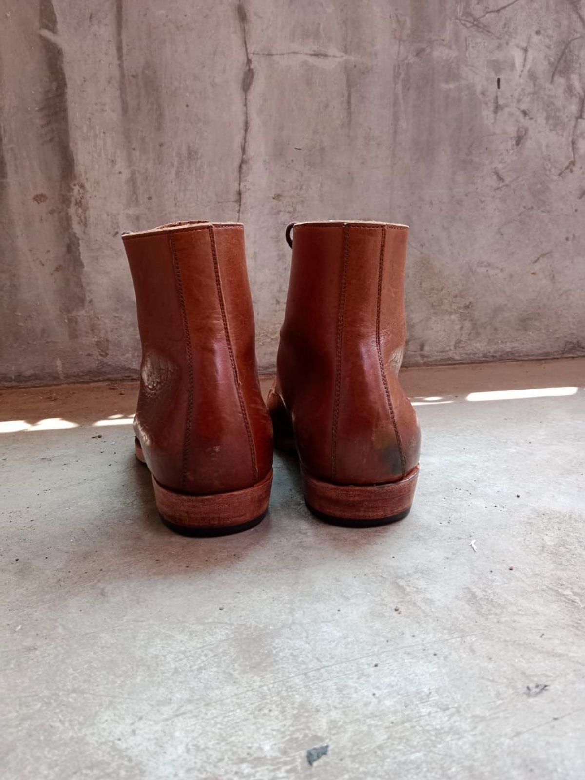 Photo by patinathunderdome on February 5, 2022 of the Benzein TDD-01 Boot in Shinki Brown Oiled Horsebutt.