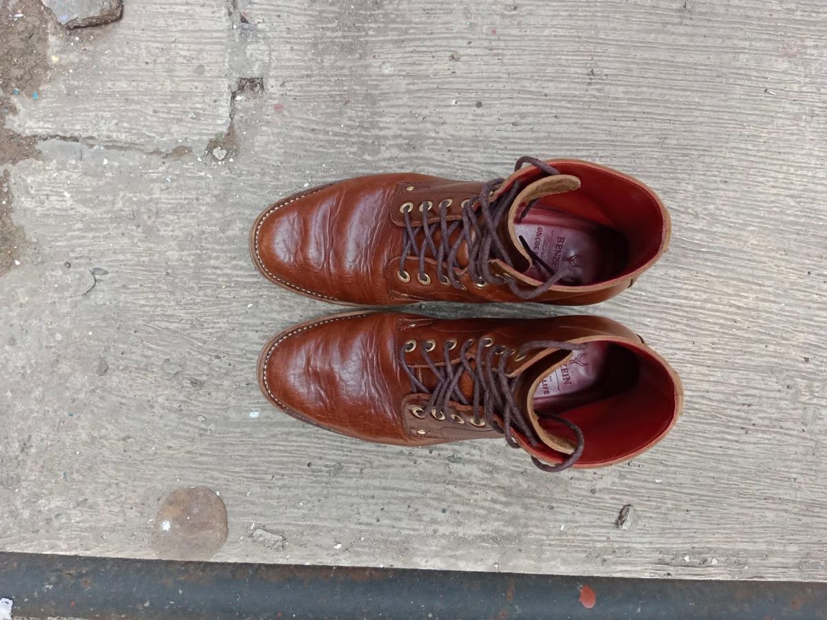 Photo by patinathunderdome on February 5, 2022 of the Benzein TDD-01 Boot in Shinki Brown Oiled Horsebutt.