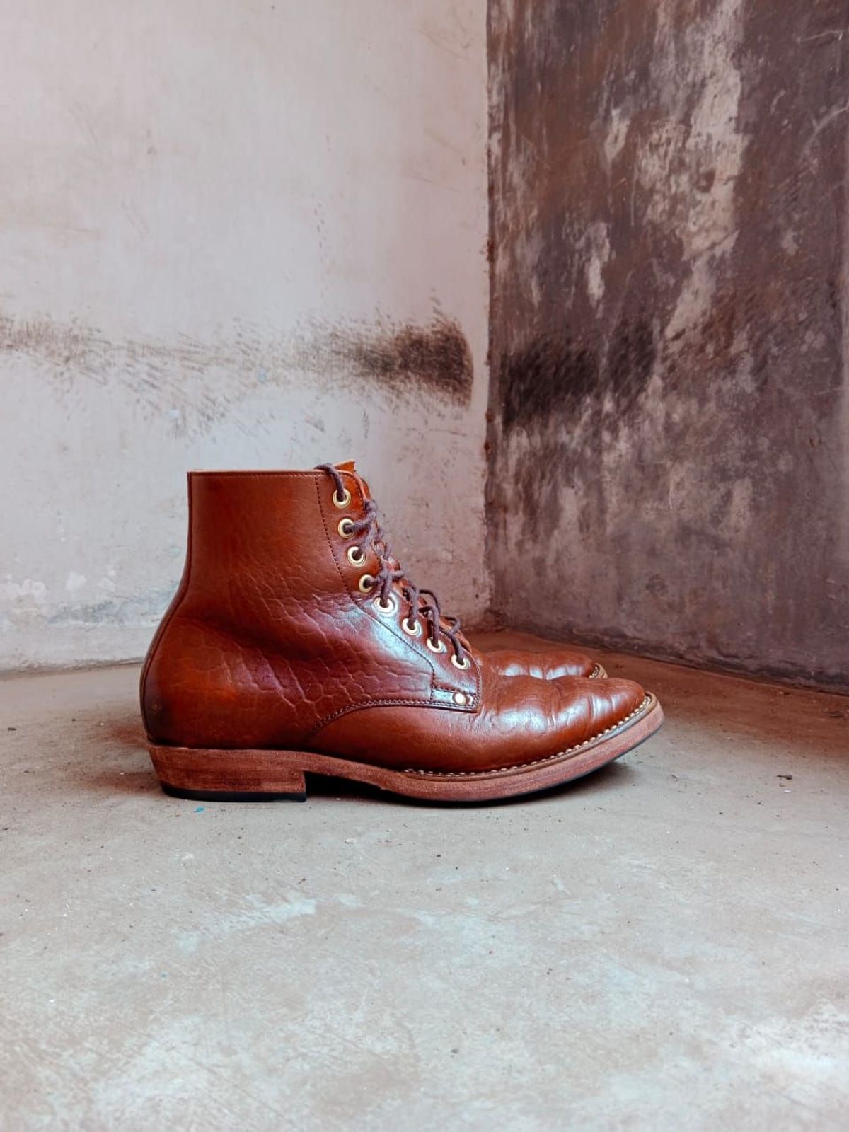 Photo by patinathunderdome on February 5, 2022 of the Benzein TDD-01 Boot in Shinki Brown Oiled Horsebutt.