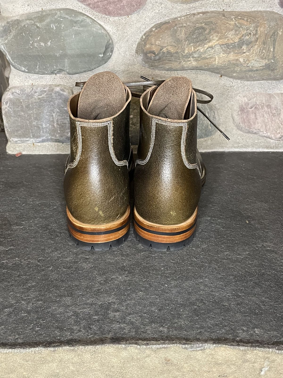 Photo by patinathunderdome on October 1, 2021 of the Viberg Boondocker in Horween Olive Waxed Flesh.