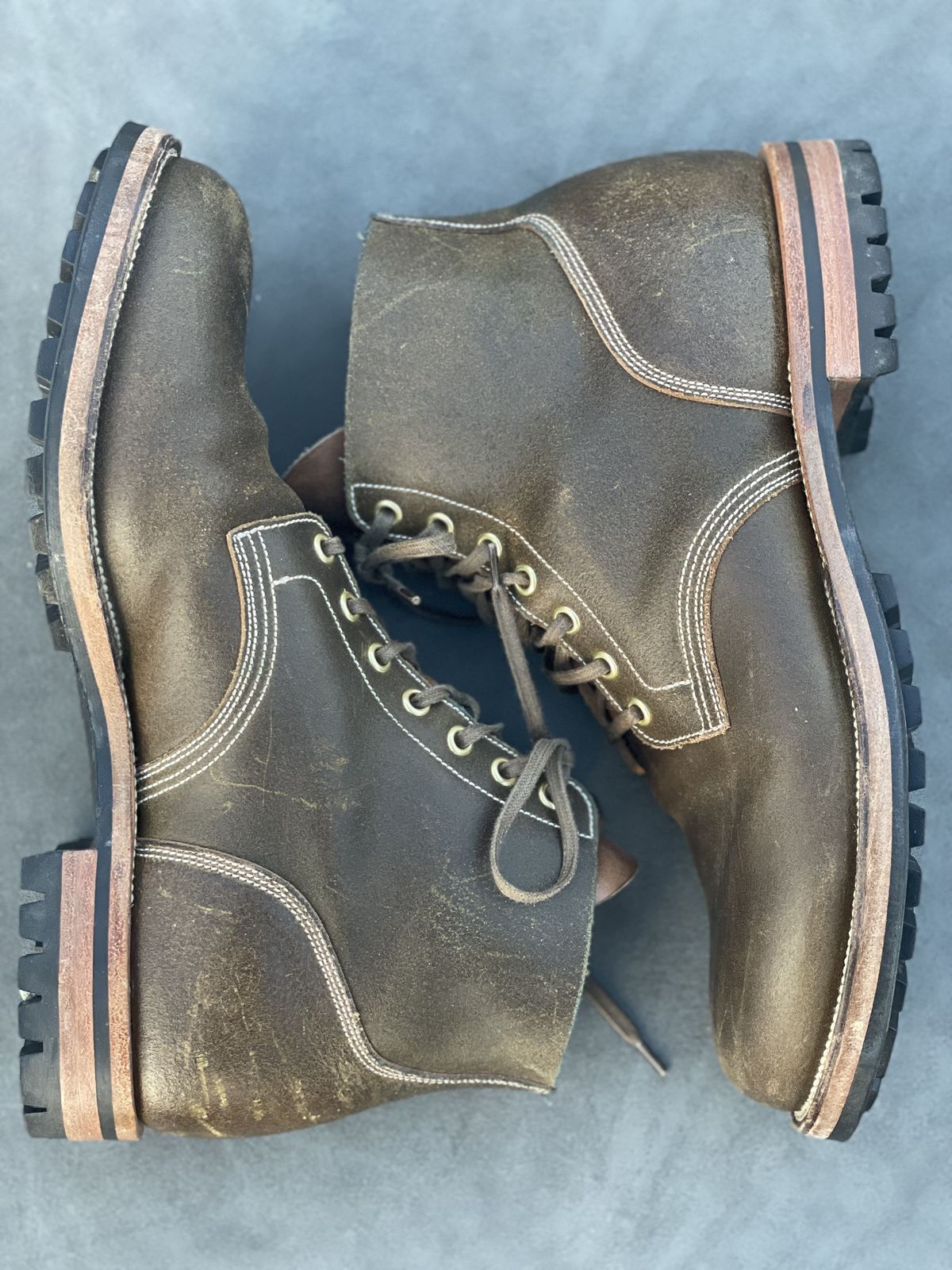 Photo by patinathunderdome on December 2, 2021 of the Viberg Boondocker in Horween Olive Waxed Flesh.