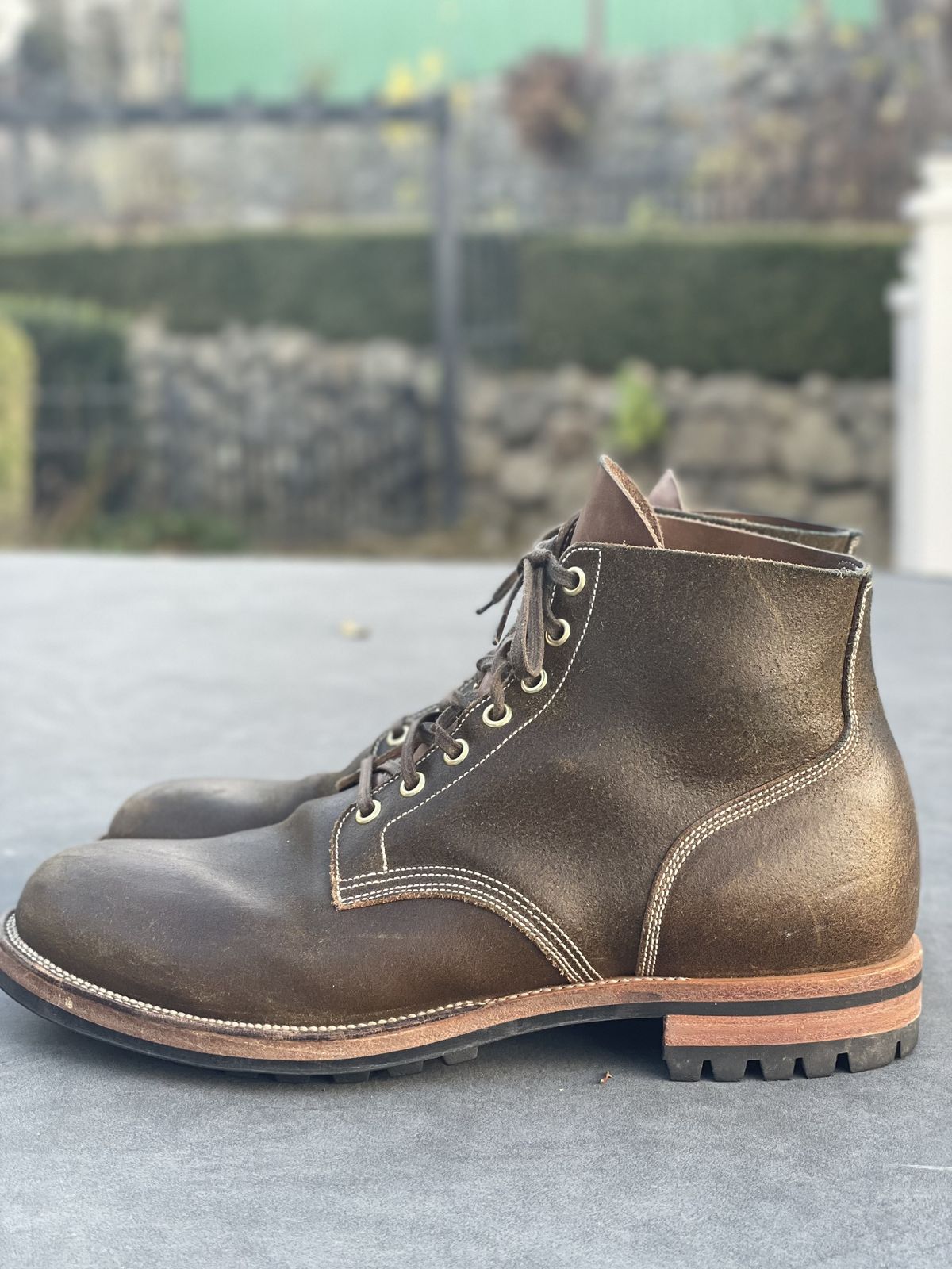 Photo by patinathunderdome on December 2, 2021 of the Viberg Boondocker in Horween Olive Waxed Flesh.