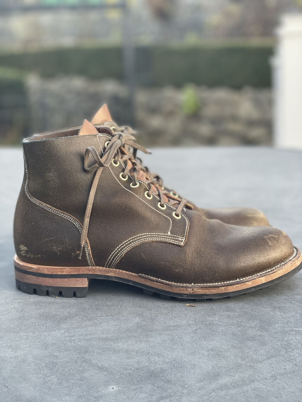Photo by patinathunderdome on December 2, 2021 of the Viberg Boondocker in Horween Olive Waxed Flesh.
