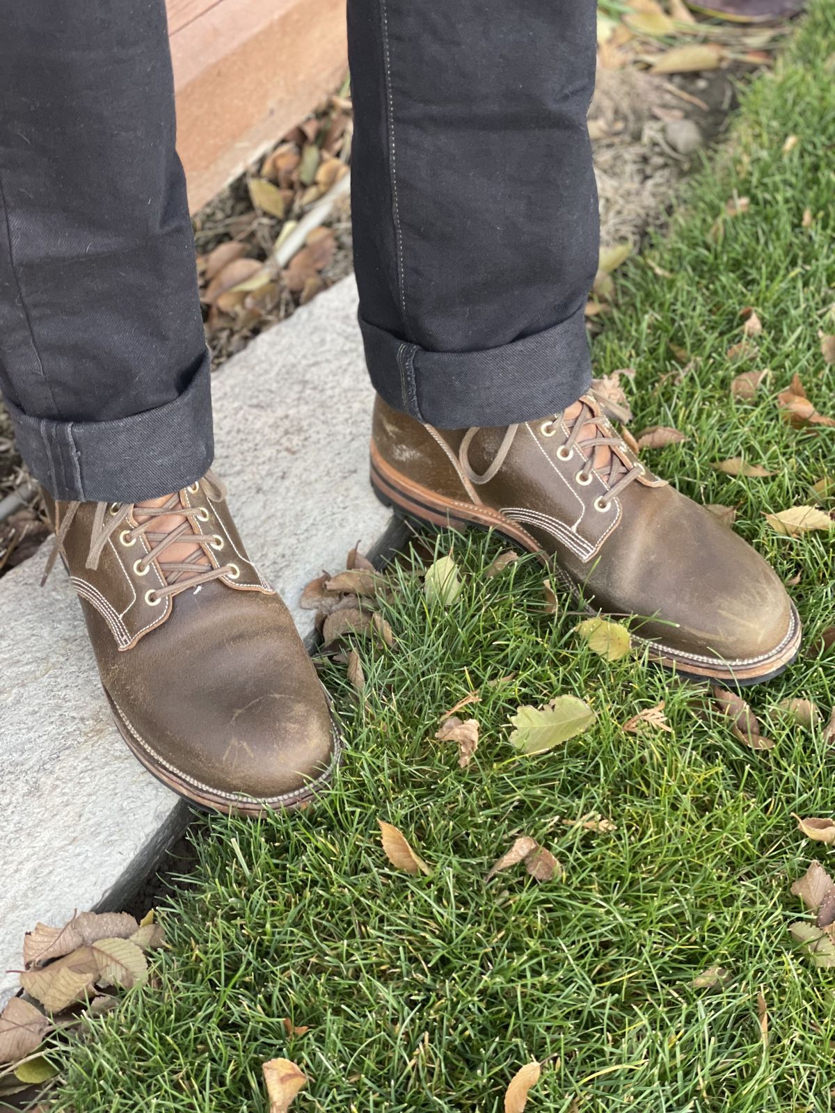 Photo by patinathunderdome on December 2, 2021 of the Viberg Boondocker in Horween Olive Waxed Flesh.