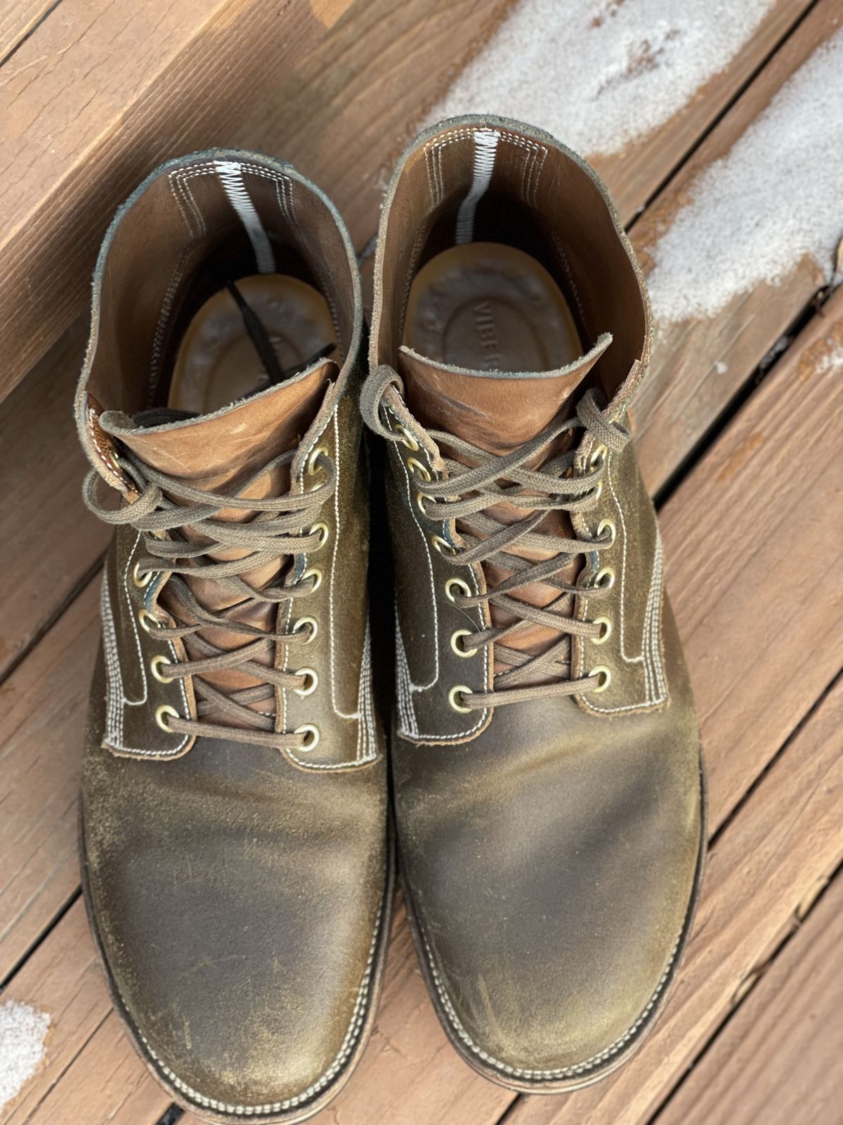 Photo by patinathunderdome on January 2, 2022 of the Viberg Boondocker in Horween Olive Waxed Flesh.