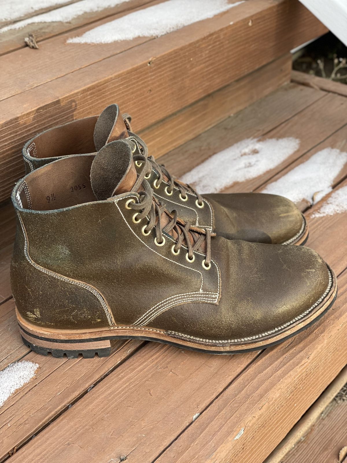 Photo by patinathunderdome on January 2, 2022 of the Viberg Boondocker in Horween Olive Waxed Flesh.
