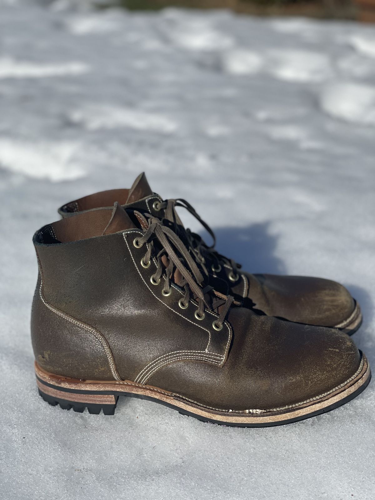 Photo by patinathunderdome on February 1, 2022 of the Viberg Boondocker in Horween Olive Waxed Flesh.