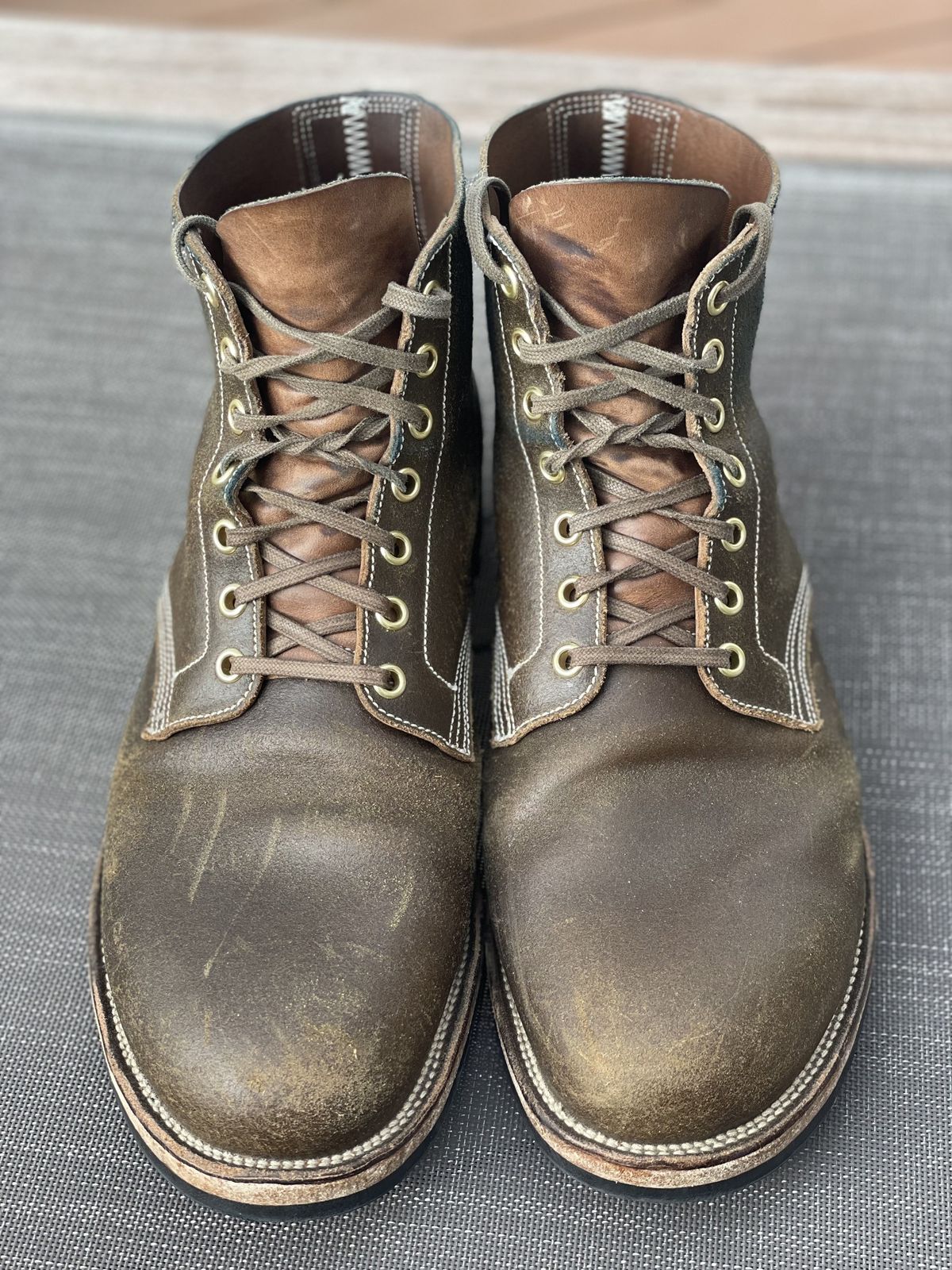 Photo by patinathunderdome on March 1, 2022 of the Viberg Boondocker in Horween Olive Waxed Flesh.