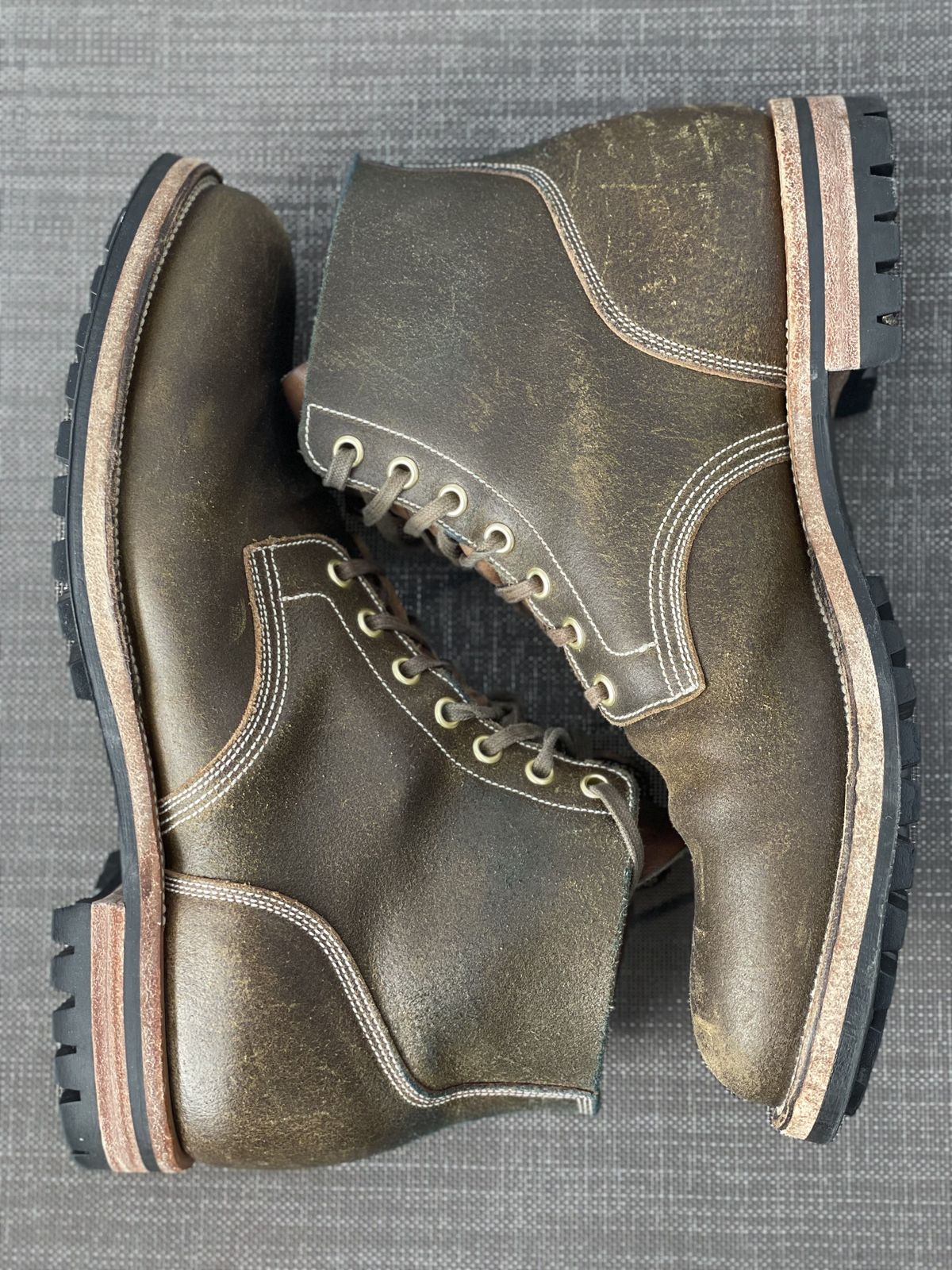 Photo by patinathunderdome on March 1, 2022 of the Viberg Boondocker in Horween Olive Waxed Flesh.