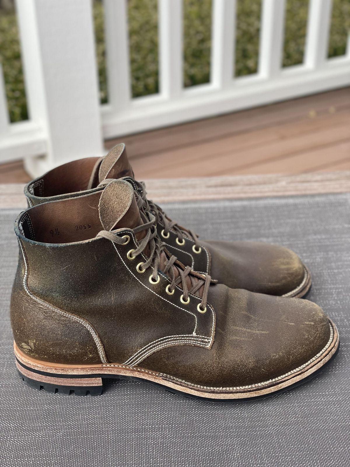 Photo by patinathunderdome on March 1, 2022 of the Viberg Boondocker in Horween Olive Waxed Flesh.