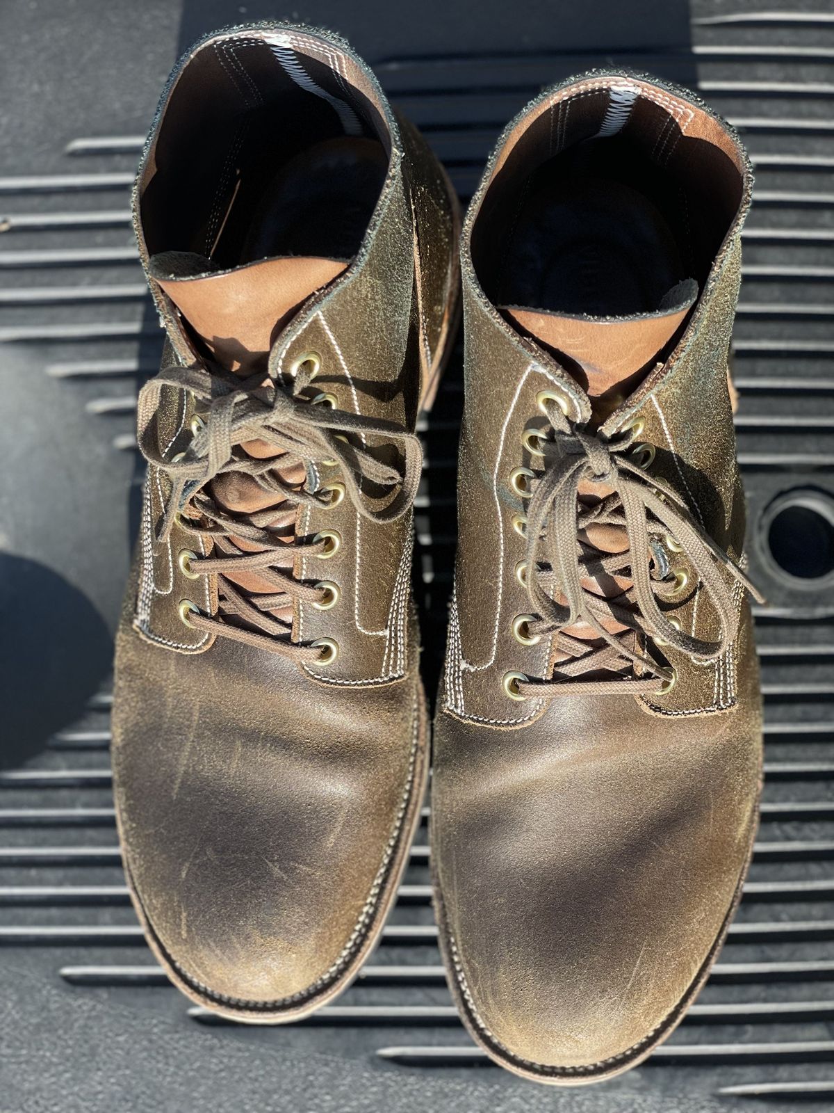 Photo by patinathunderdome on April 2, 2022 of the Viberg Boondocker in Horween Olive Waxed Flesh.