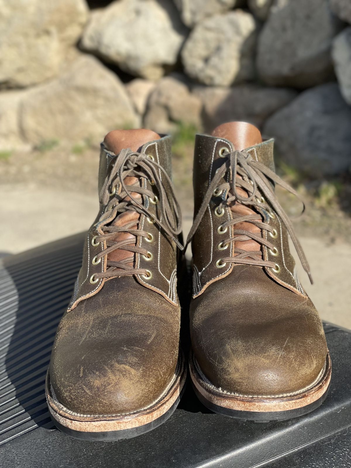 Photo by patinathunderdome on April 2, 2022 of the Viberg Boondocker in Horween Olive Waxed Flesh.