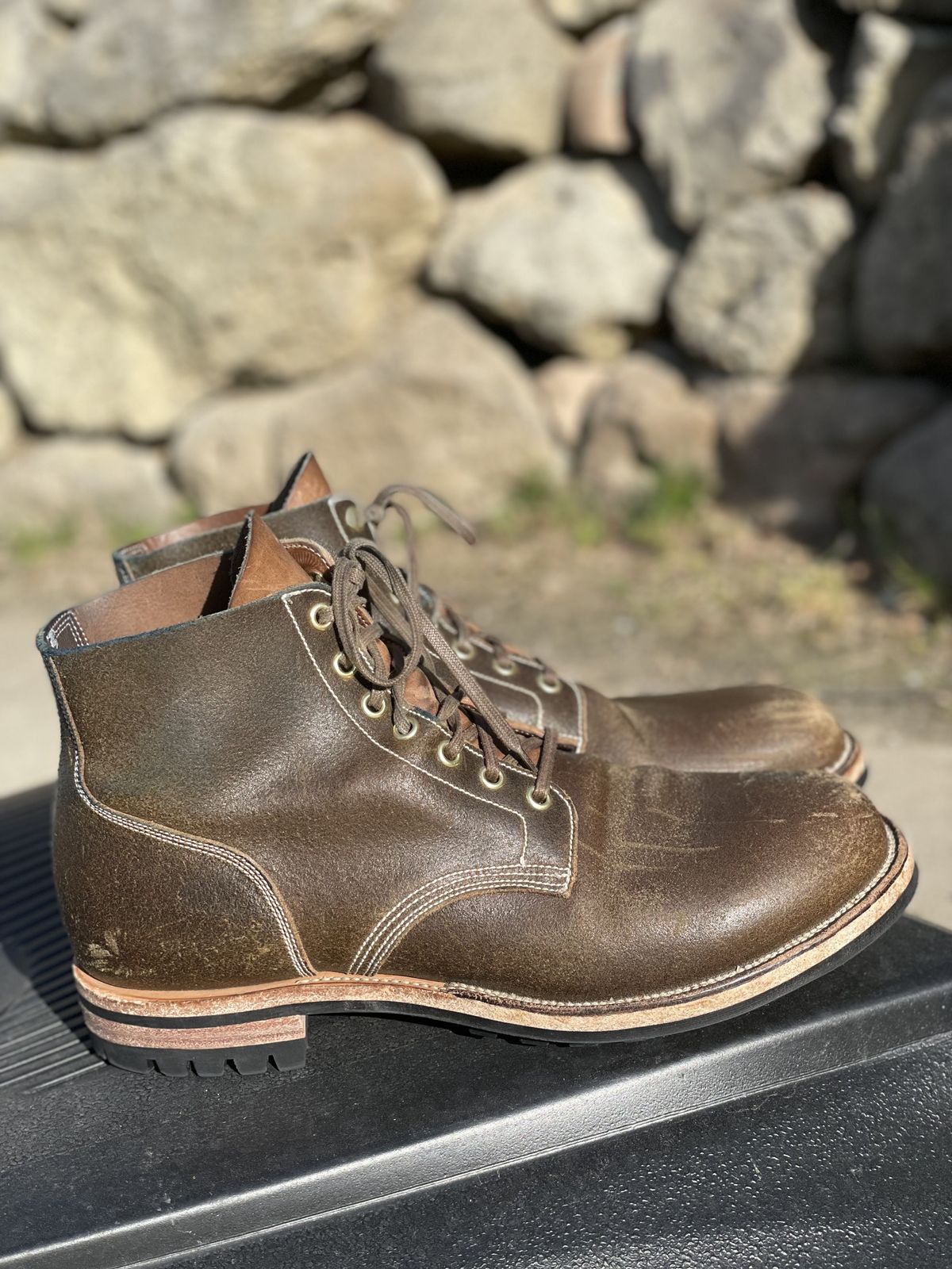 Photo by patinathunderdome on April 2, 2022 of the Viberg Boondocker in Horween Olive Waxed Flesh.