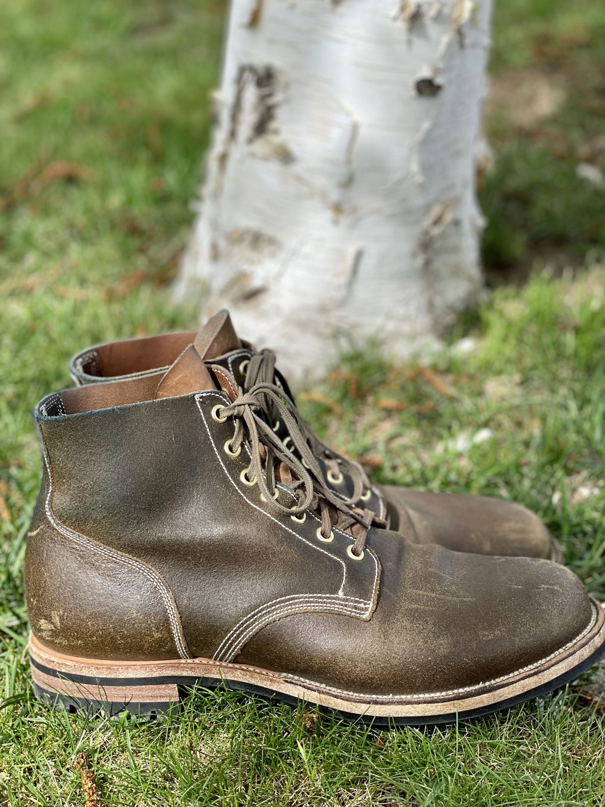 Photo by patinathunderdome on May 4, 2022 of the Viberg Boondocker in Horween Olive Waxed Flesh.