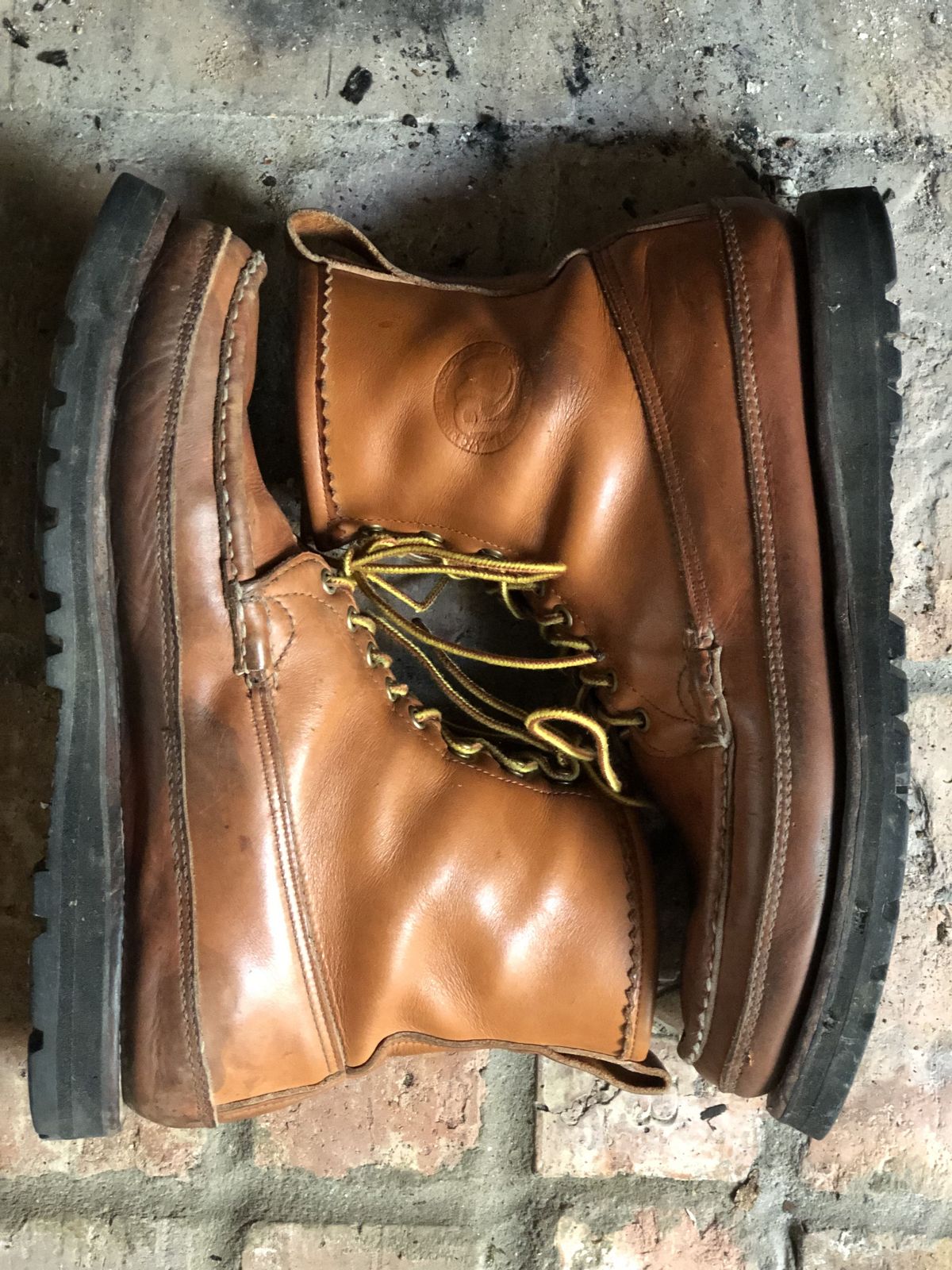 Photo by patinathunderdome on January 1, 2022 of the Russell Moccasin Co. Bird Shooter in Tanneries Haas Tan French Veal.