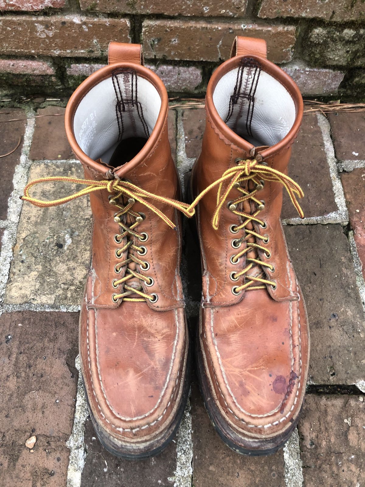 Photo by patinathunderdome on February 1, 2022 of the Russell Moccasin Co. Bird Shooter in Tanneries Haas Tan French Veal.