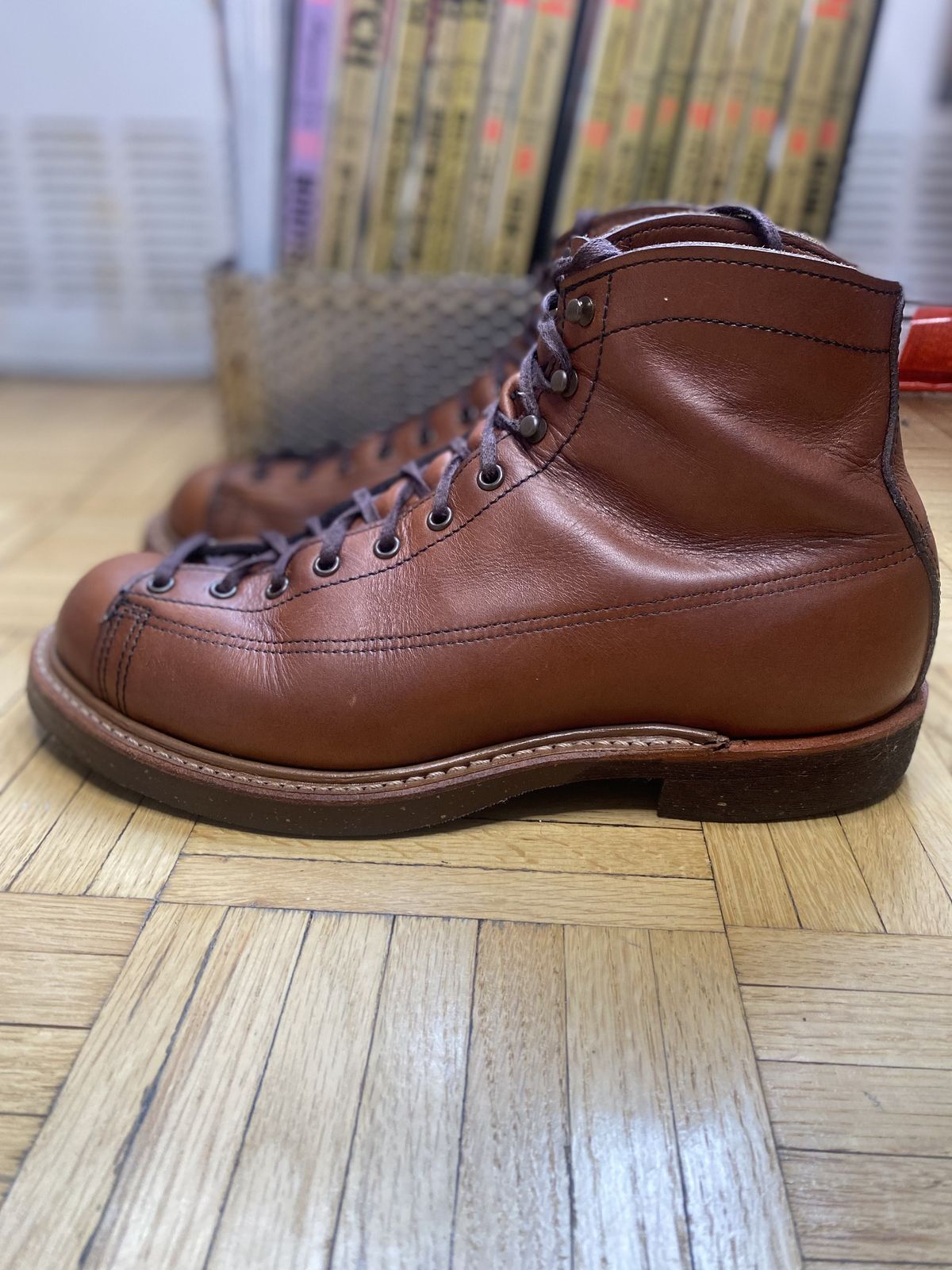Photo by patinathunderdome on November 2, 2021 of the Red Wing Lineman Boots in S.B. Foot Cigar Retan.