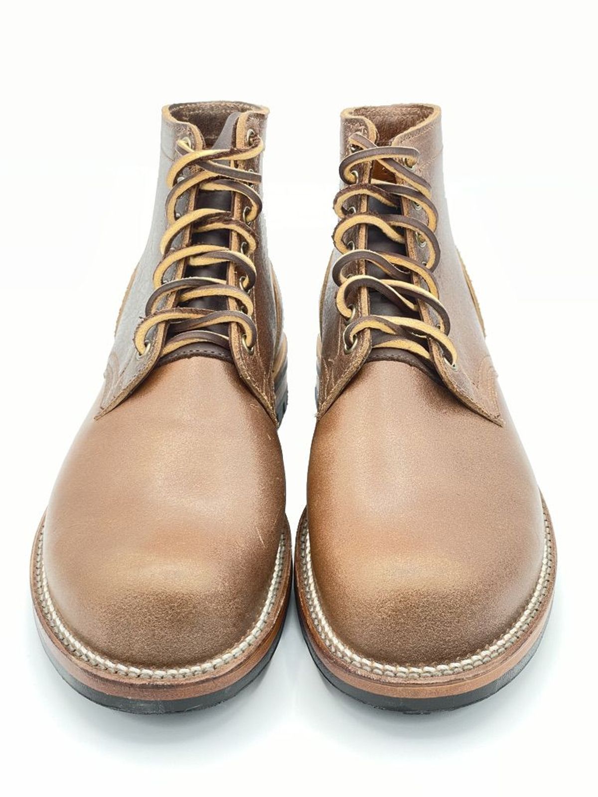 Photo by patinathunderdome on October 1, 2021 of the Viberg Boondocker in Horween Natural Waxed Flesh.