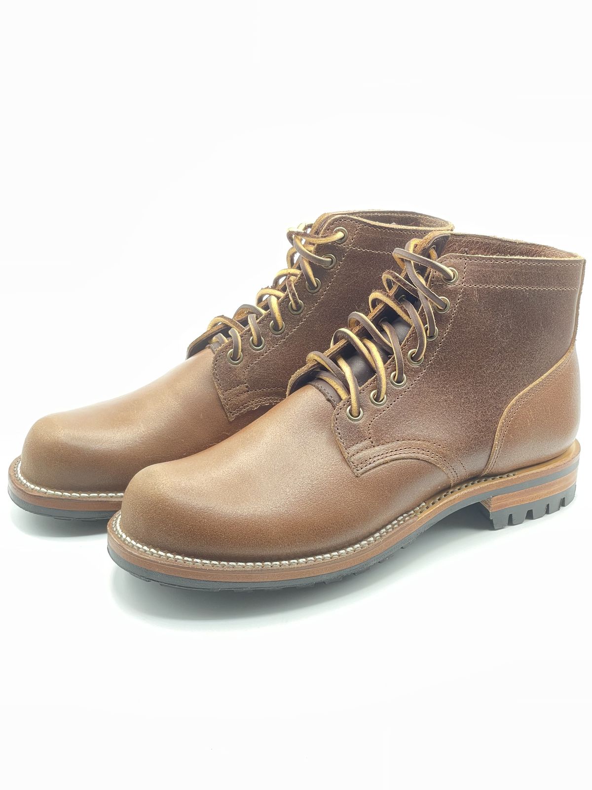 Photo by patinathunderdome on October 1, 2021 of the Viberg Boondocker in Horween Natural Waxed Flesh.