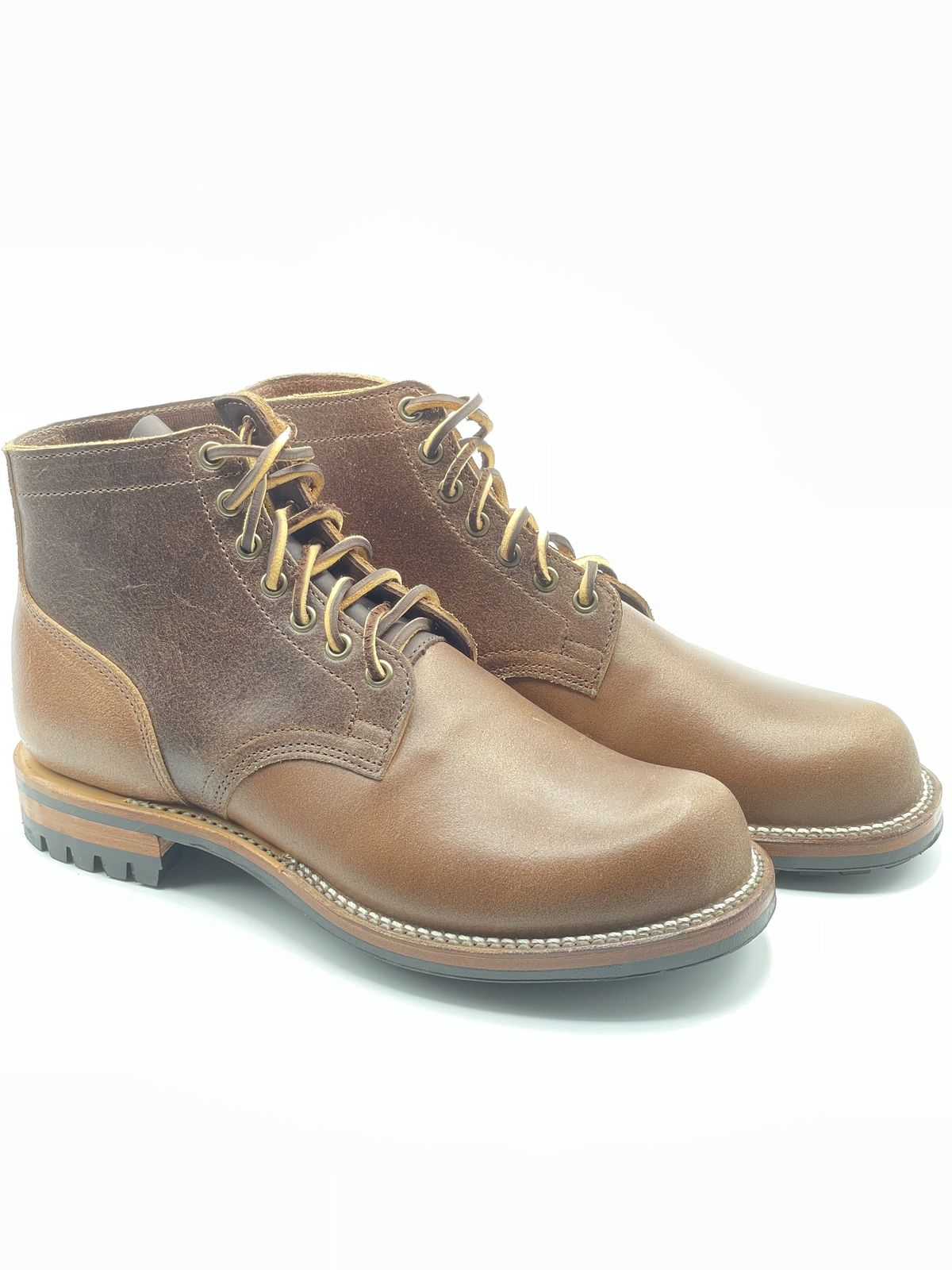 Photo by patinathunderdome on October 1, 2021 of the Viberg Boondocker in Horween Natural Waxed Flesh.