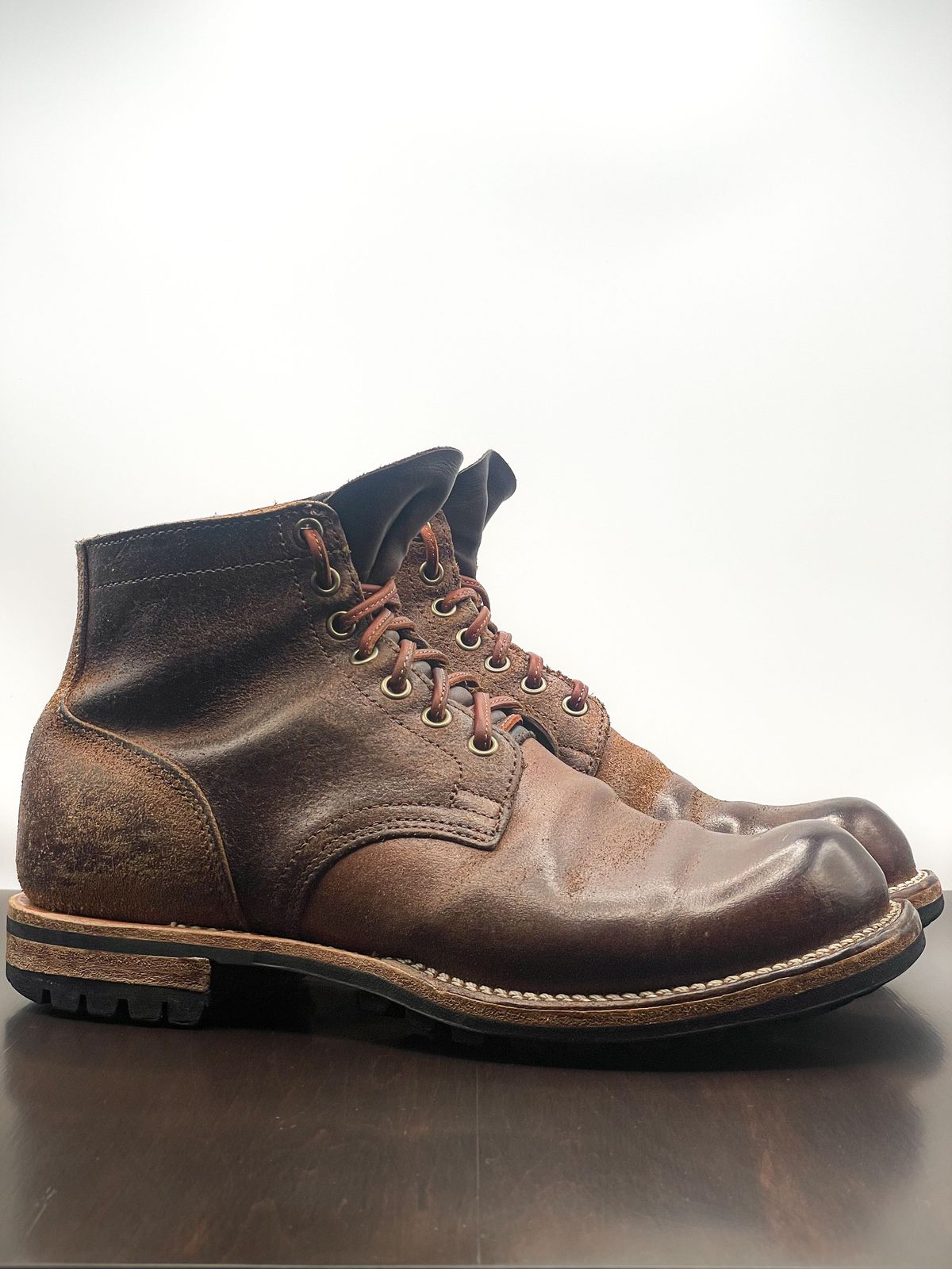 Photo by patinathunderdome on February 2, 2022 of the Viberg Boondocker in Horween Natural Waxed Flesh.