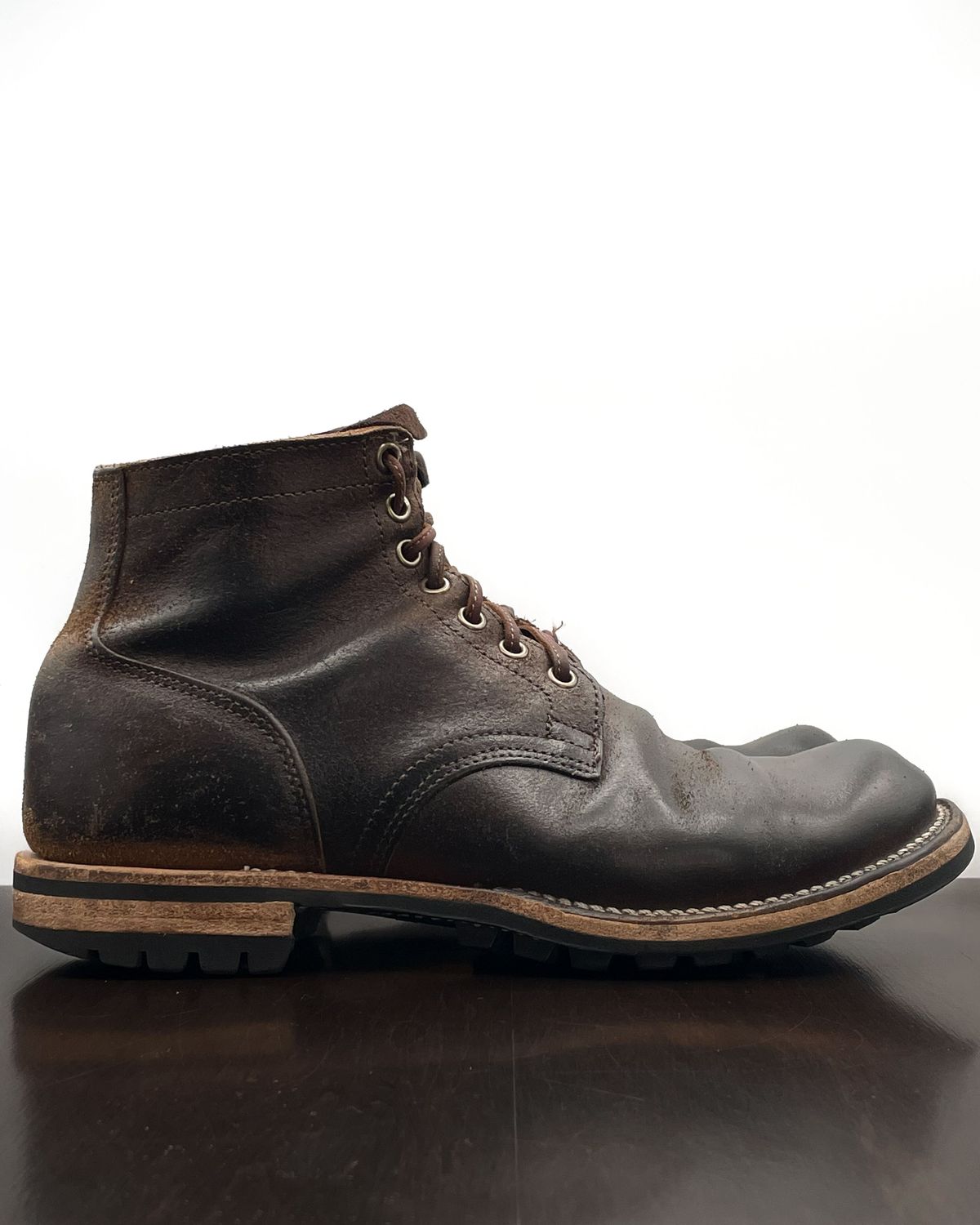 Photo by patinathunderdome on May 5, 2022 of the Viberg Boondocker in Horween Natural Waxed Flesh.