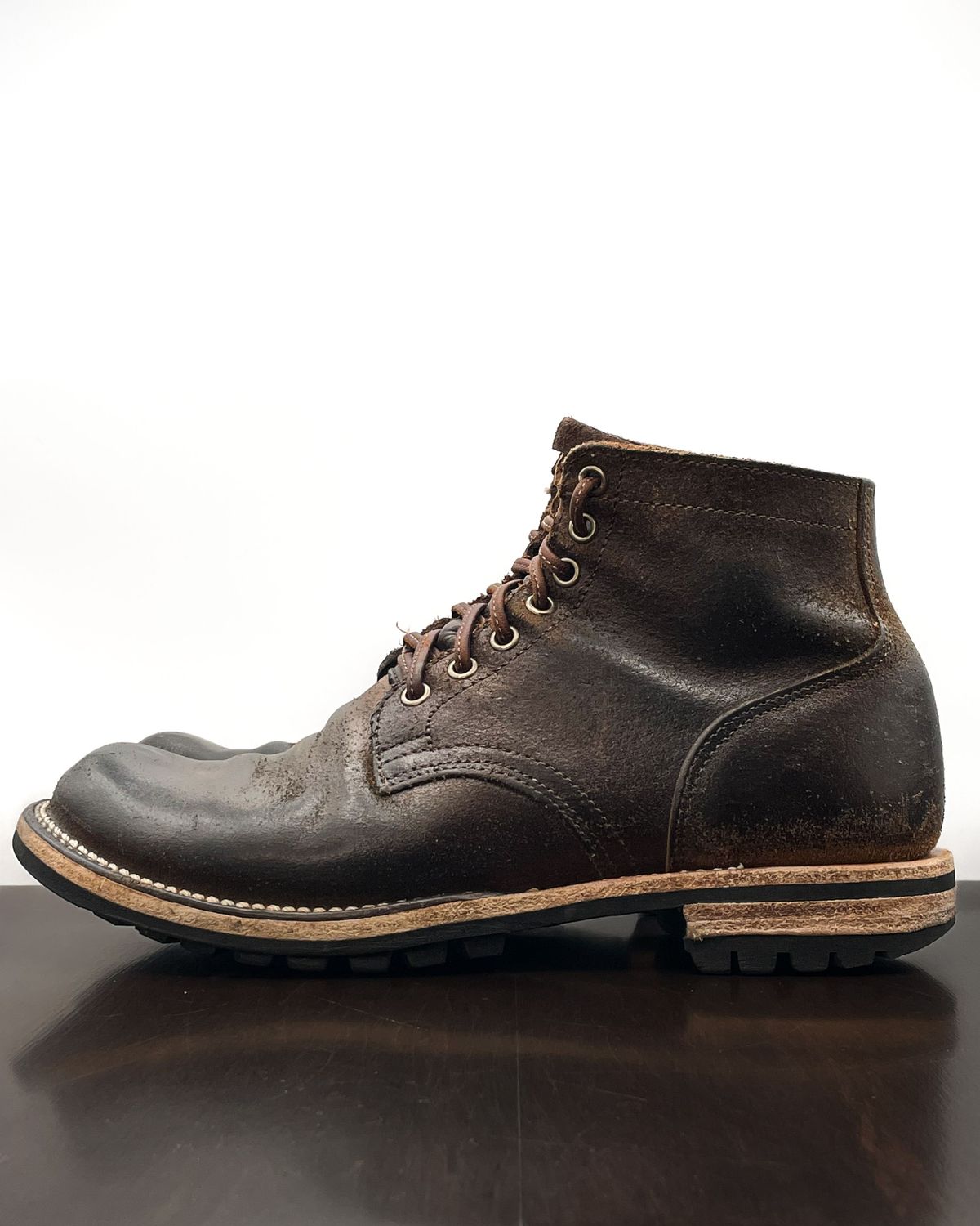 Photo by patinathunderdome on May 5, 2022 of the Viberg Boondocker in Horween Natural Waxed Flesh.