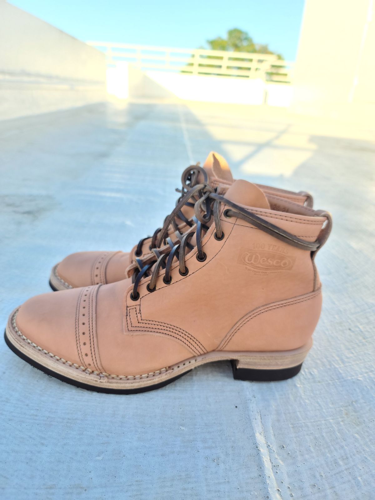 Photo by patinathunderdome on October 1, 2021 of the Wesco Hendrik in Horween Natural Essex.