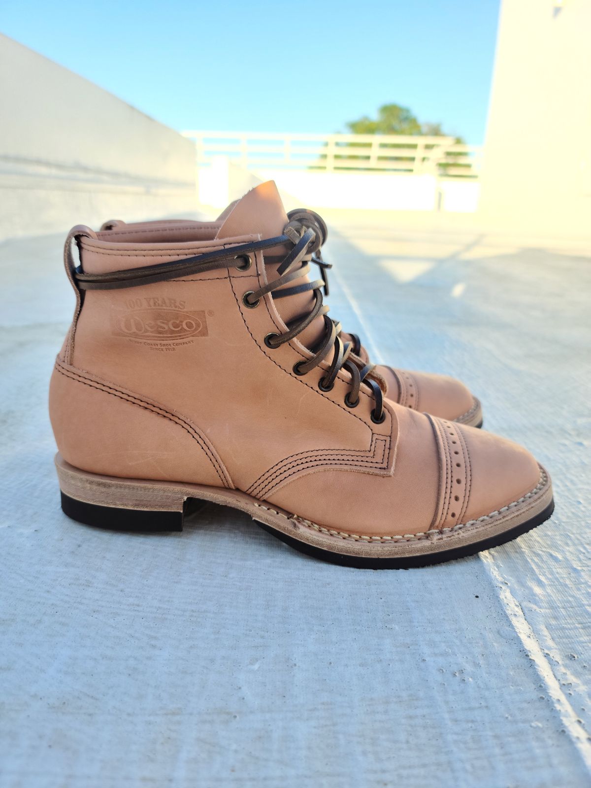 Photo by patinathunderdome on October 1, 2021 of the Wesco Hendrik in Horween Natural Essex.
