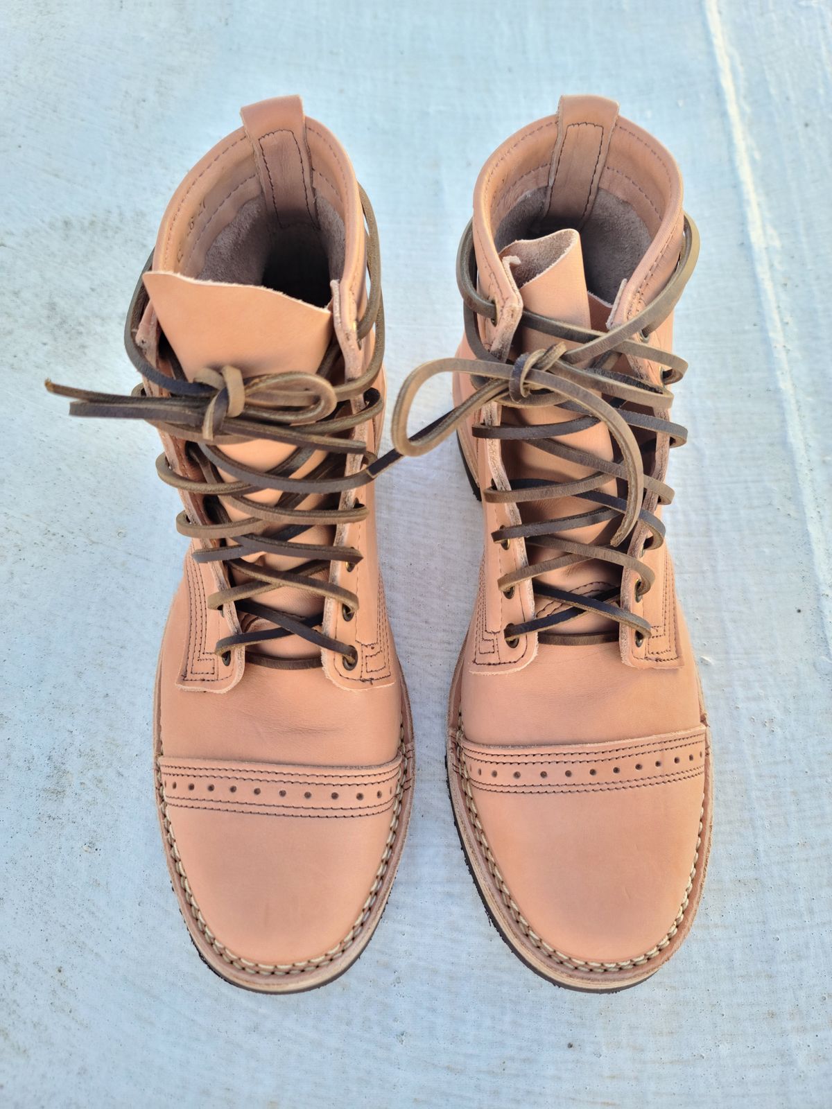 Photo by patinathunderdome on October 1, 2021 of the Wesco Hendrik in Horween Natural Essex.