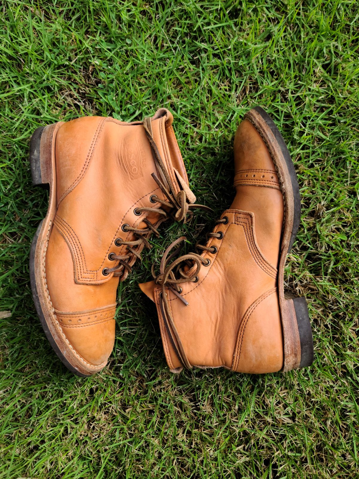 Photo by patinathunderdome on November 2, 2021 of the Wesco Hendrik in Horween Natural Essex.