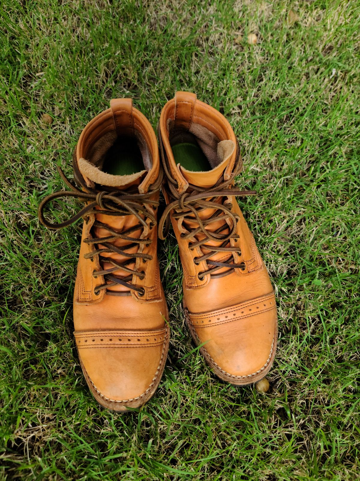 Photo by patinathunderdome on November 2, 2021 of the Wesco Hendrik in Horween Natural Essex.