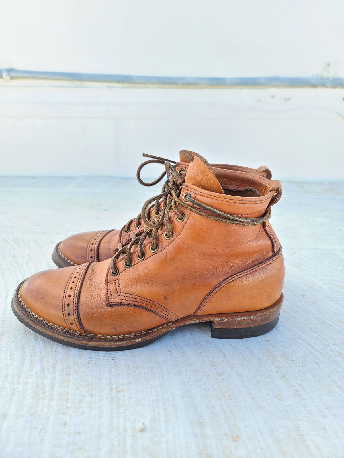 Photo by patinathunderdome on January 5, 2022 of the Wesco Hendrik in Horween Natural Essex.