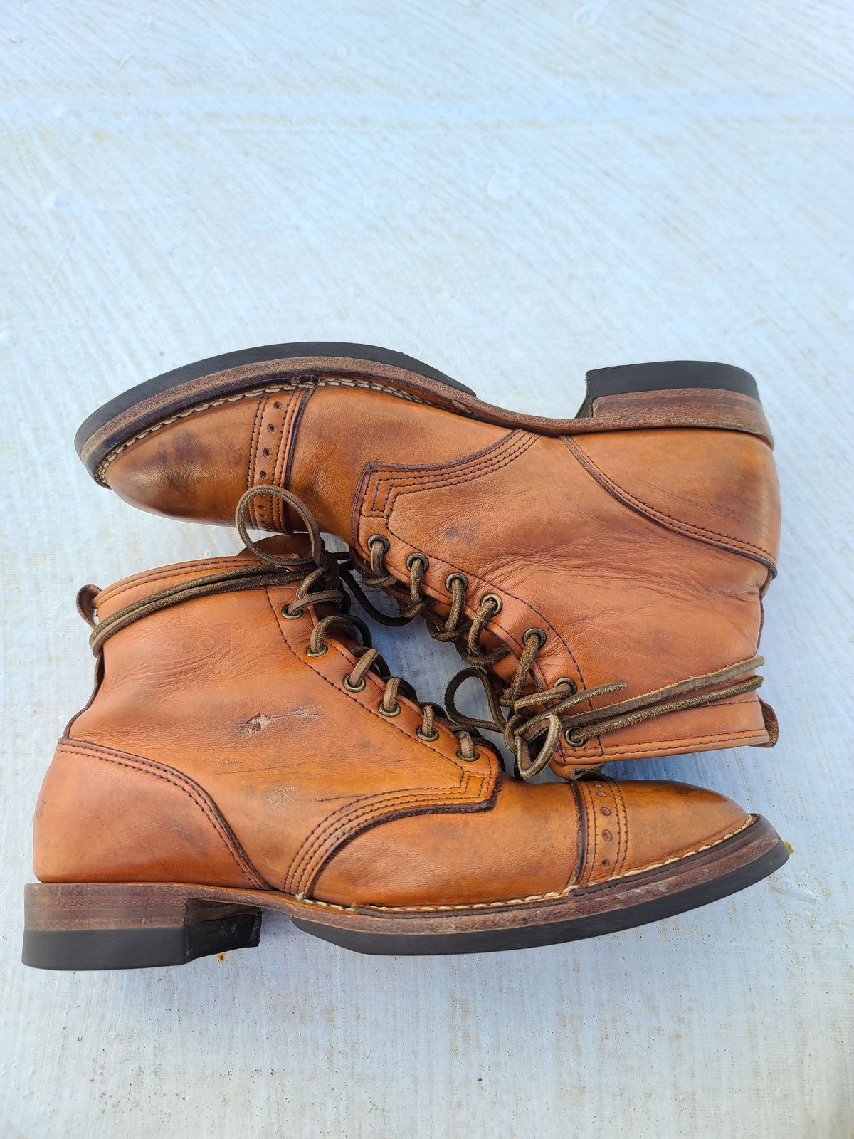 Photo by patinathunderdome on January 5, 2022 of the Wesco Hendrik in Horween Natural Essex.