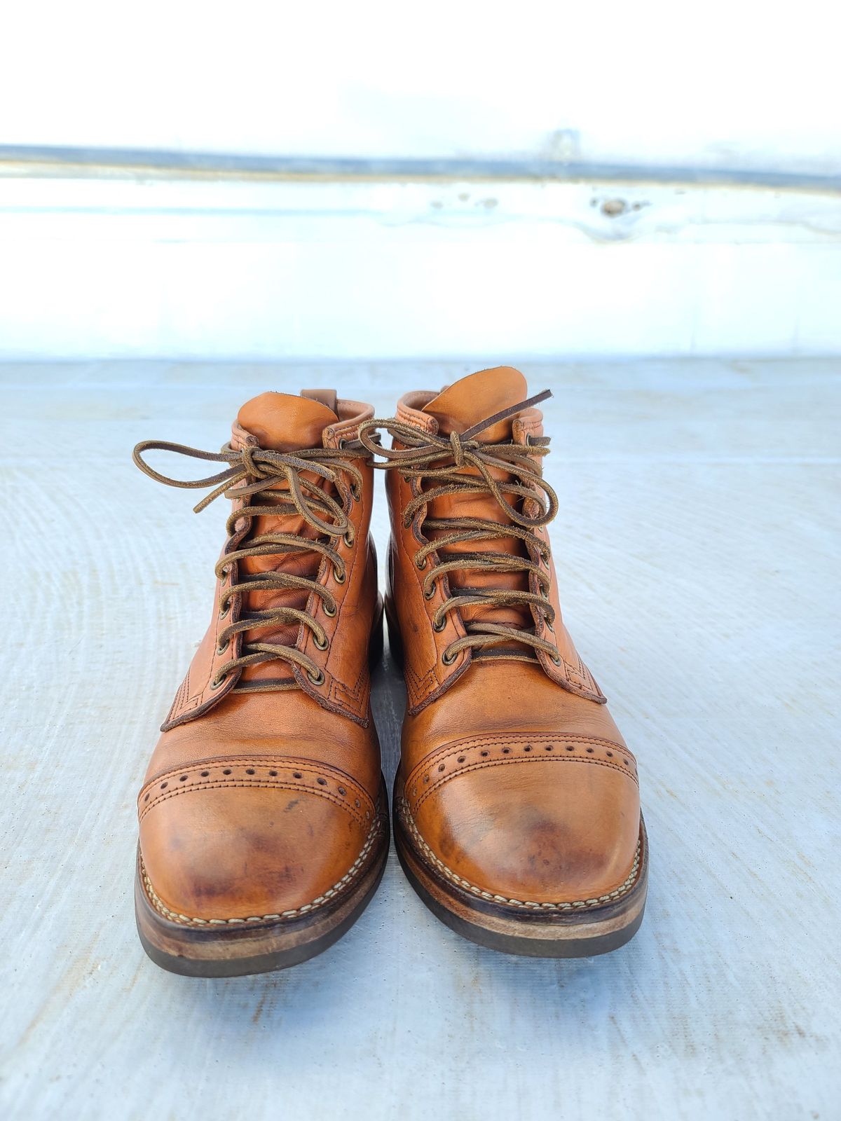 Photo by patinathunderdome on January 5, 2022 of the Wesco Hendrik in Horween Natural Essex.