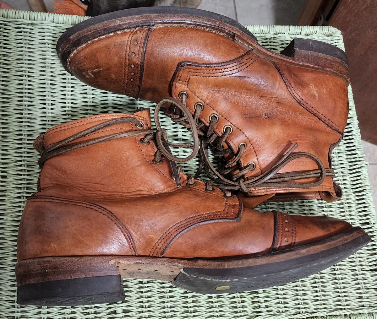 Photo by patinathunderdome on March 6, 2022 of the Wesco Hendrik in Horween Natural Essex.